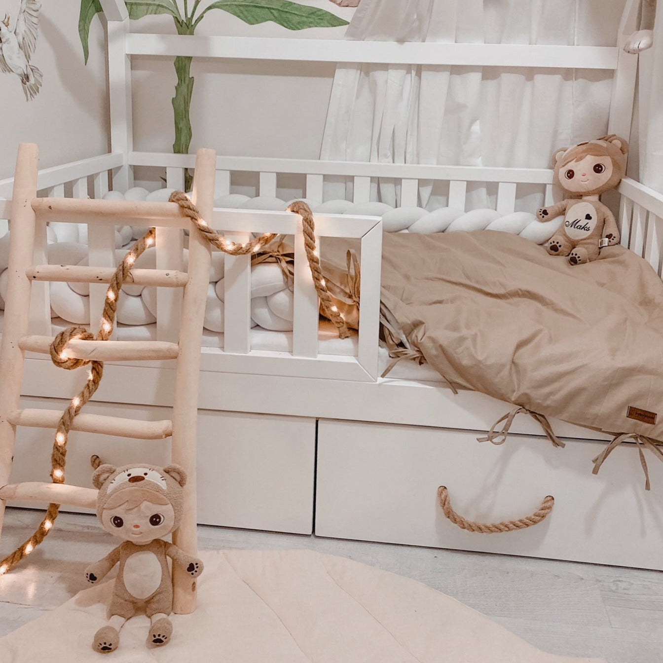 Handmade Deko Kissen mit Rüschen und Personalisierung