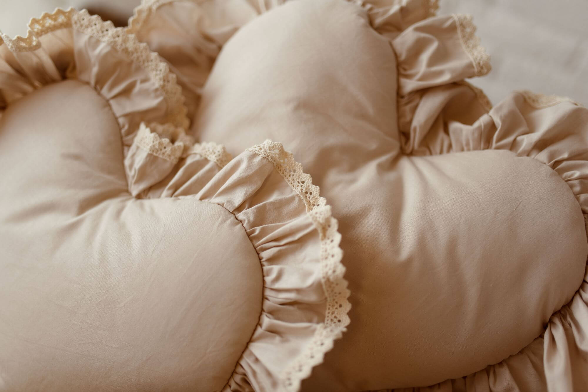 Luxus Dekokissen aus Samt mit Bestickung und Personalisierung, handmade