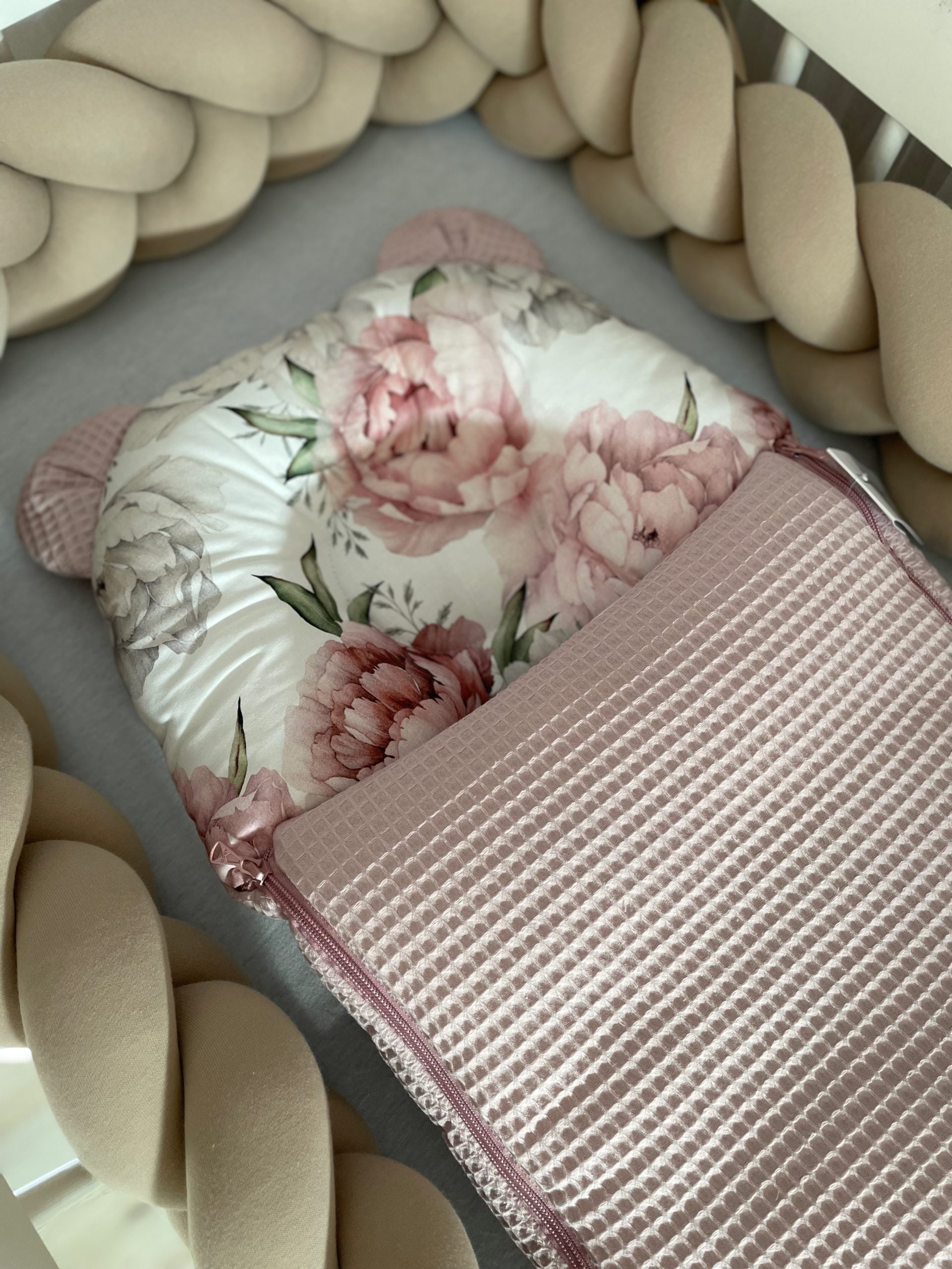 Babyschlafsack mit Bärenohren und Kissen gegen Kopfverformung aus Premium Baumwolle und Waffelpique, handmade, babyboom shop for kids