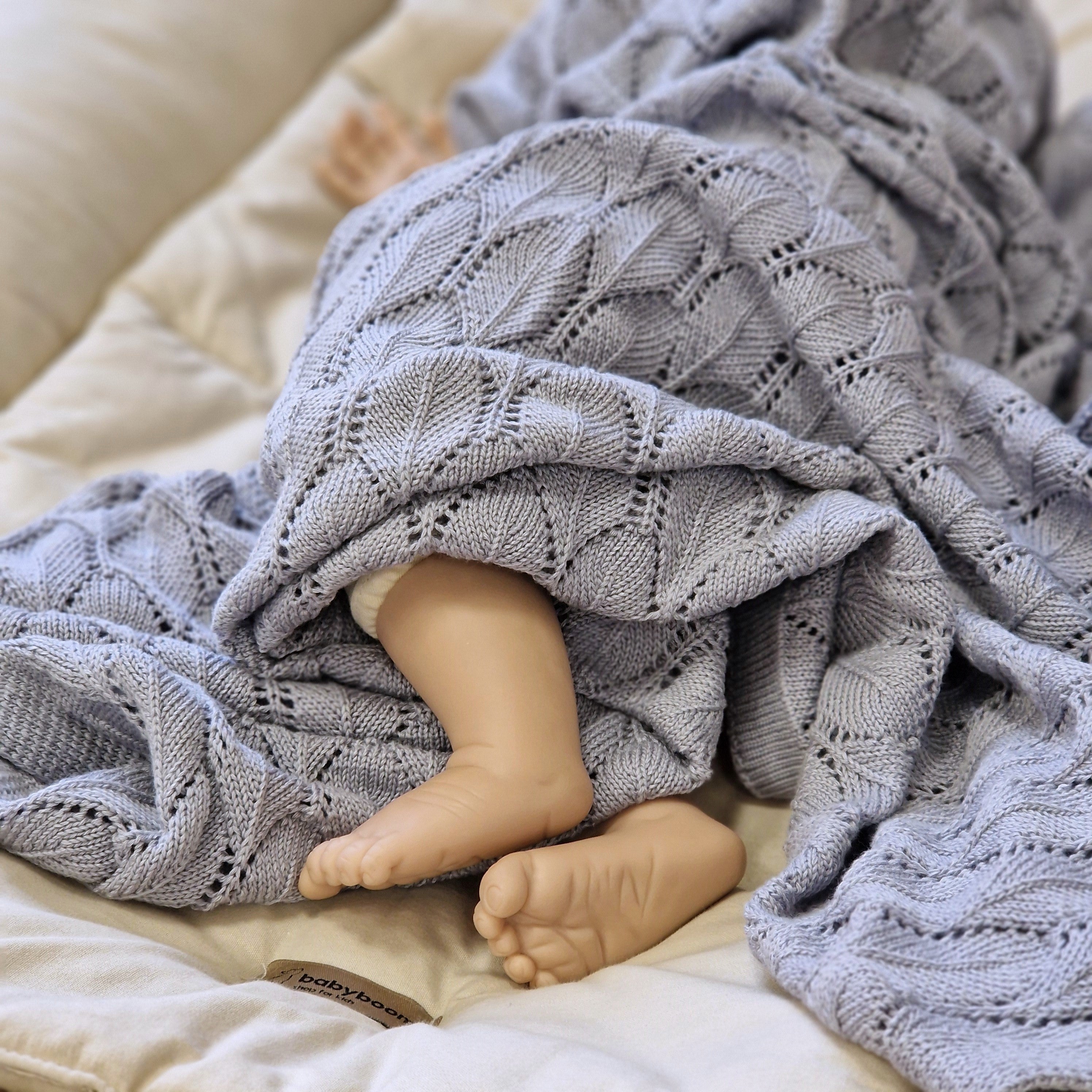 Strickdecke Blattmuster | Grau