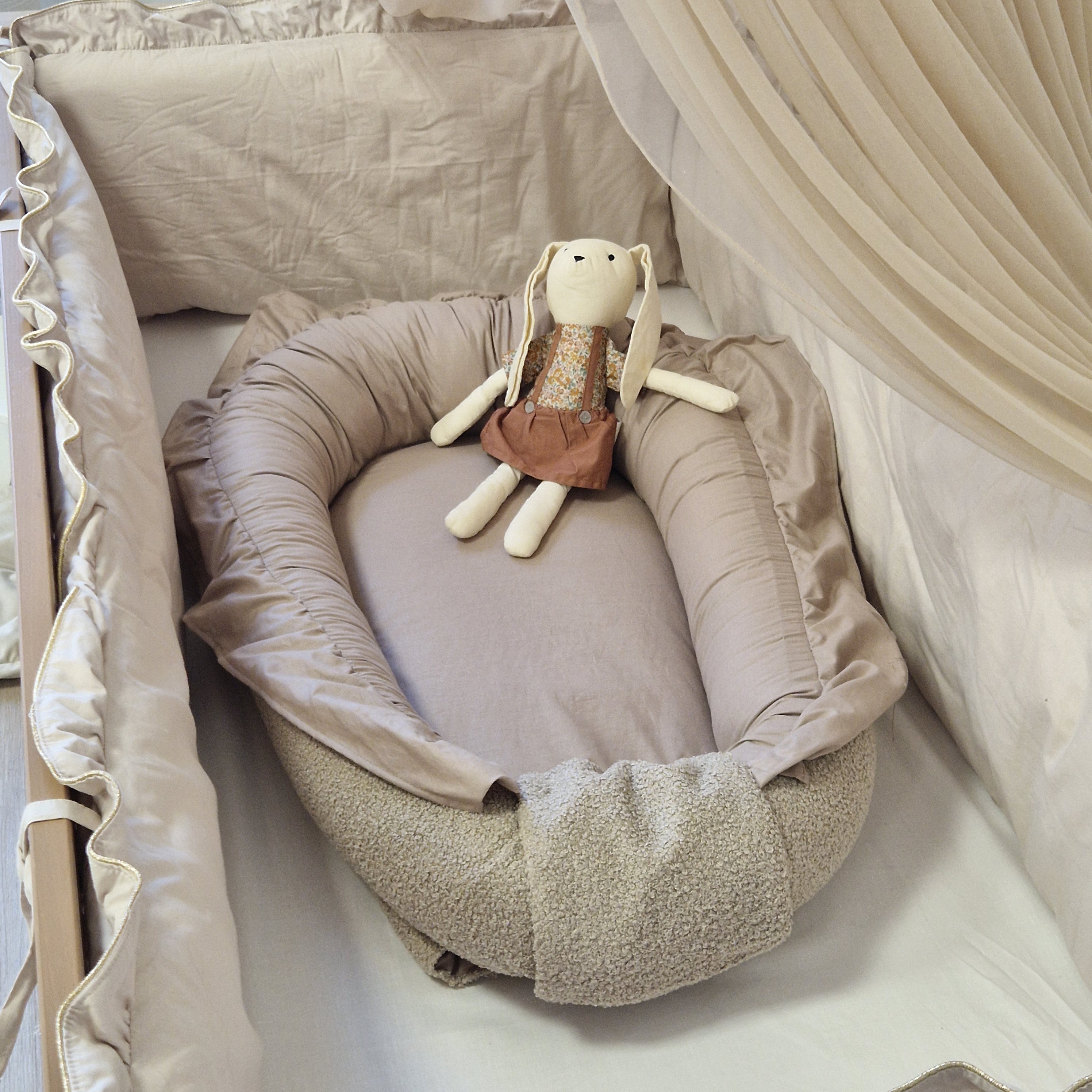Babynestchen mit Rüschen aus Baumwolle & Bouclé | Beige