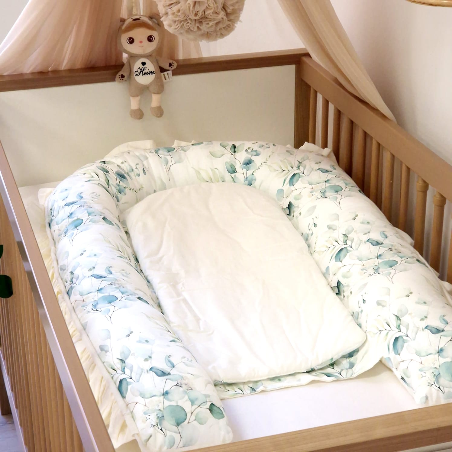 Babynest mit Rüschen | Premium Baumwolle | Eucalyptus & Ecru