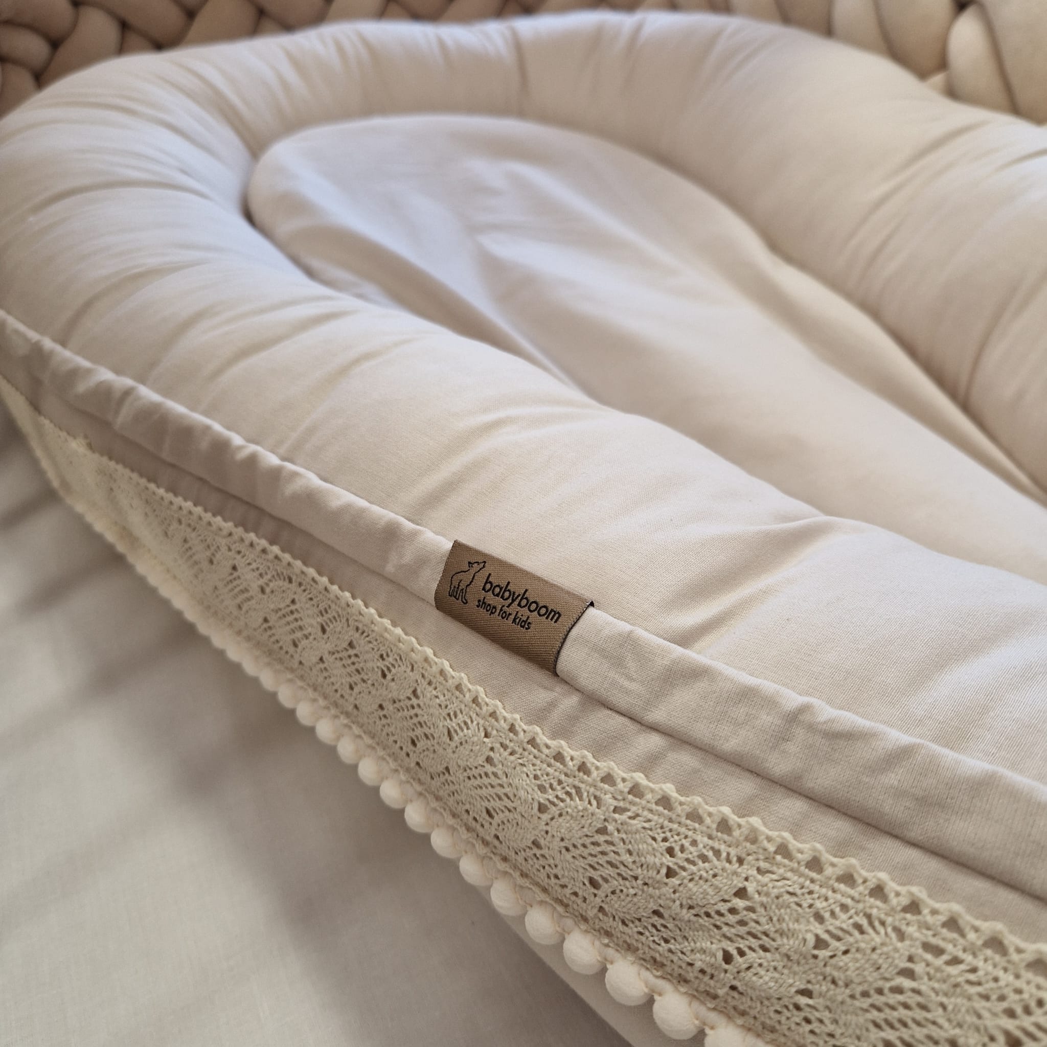 Babynest Boho Natural mit Spitze & Bommelchen | Baumwolle