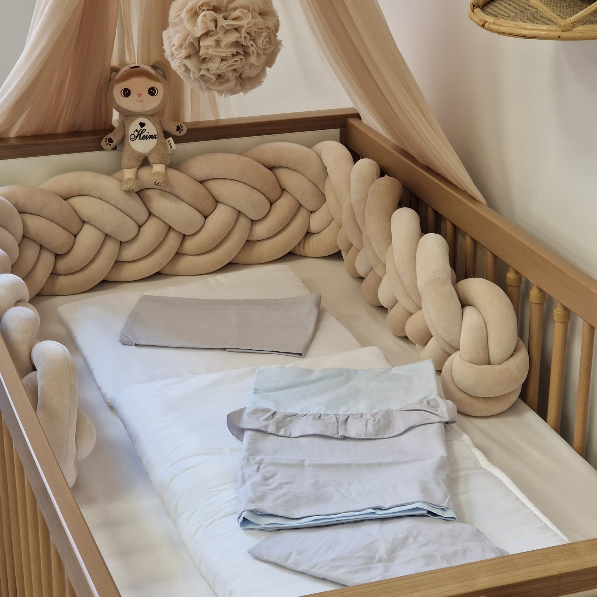 Set - Kopfkissen + Decke mit Bettwäsche mit Rüschen Cut Out | Baumwolle | Hellgrau & Hellblau | 80 x 70/35 x 40 cm