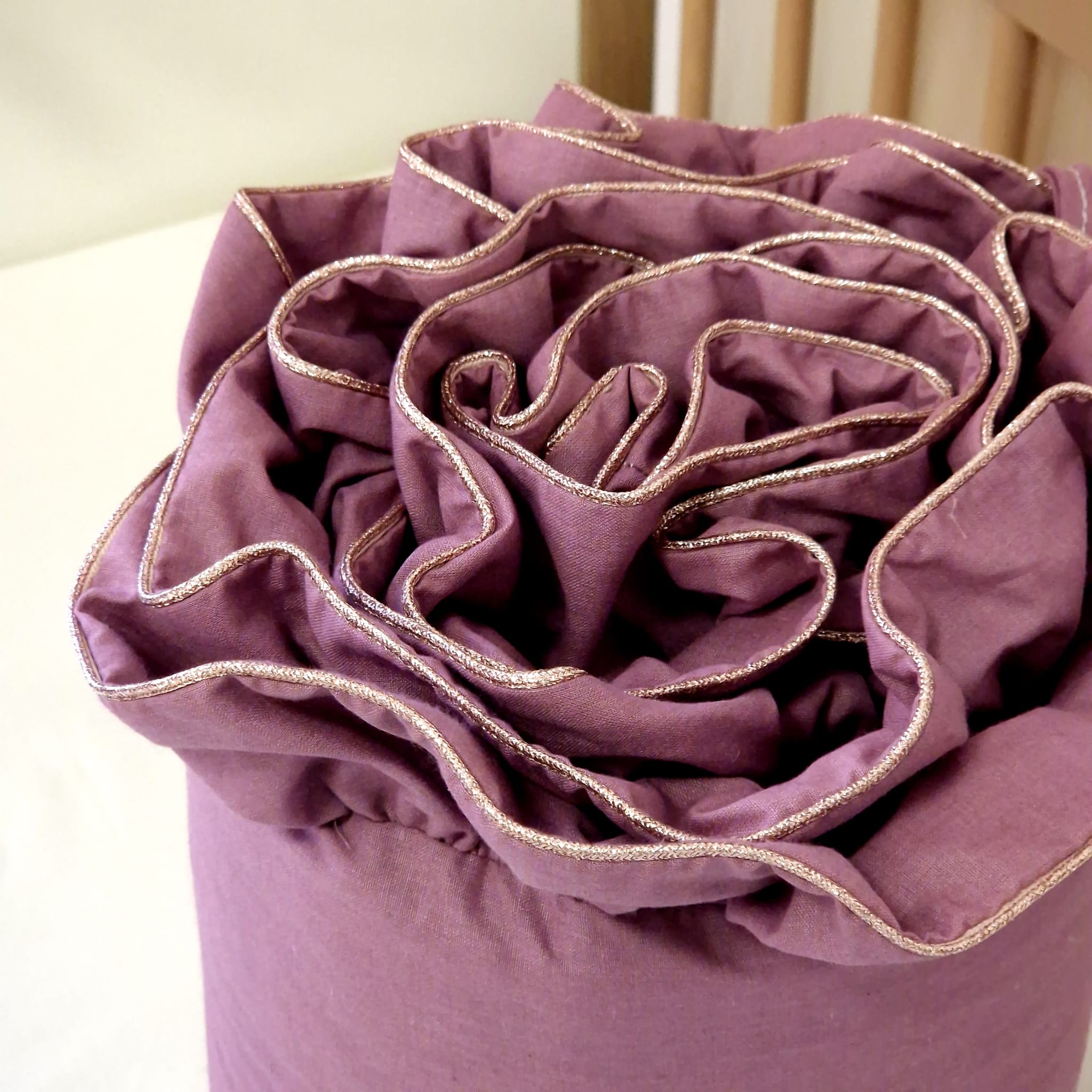 Bettumrandung SHINY mit Rüschen | Baumwolle | Beere | 60 x 70 x 60 cm