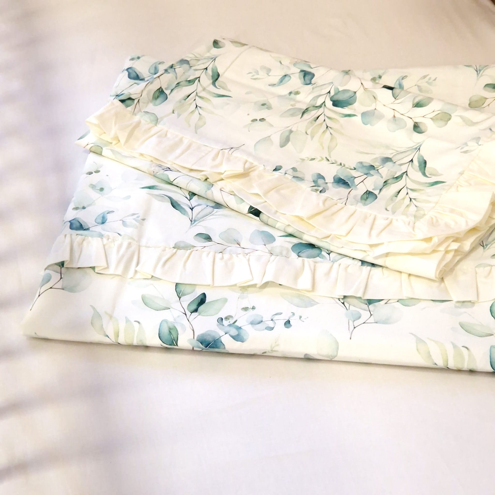 Bettwäsche mit Rüschen | Premium Baumwolle | Eukalyptus mit Ecru | 140 x 200/80 x 80 cm
