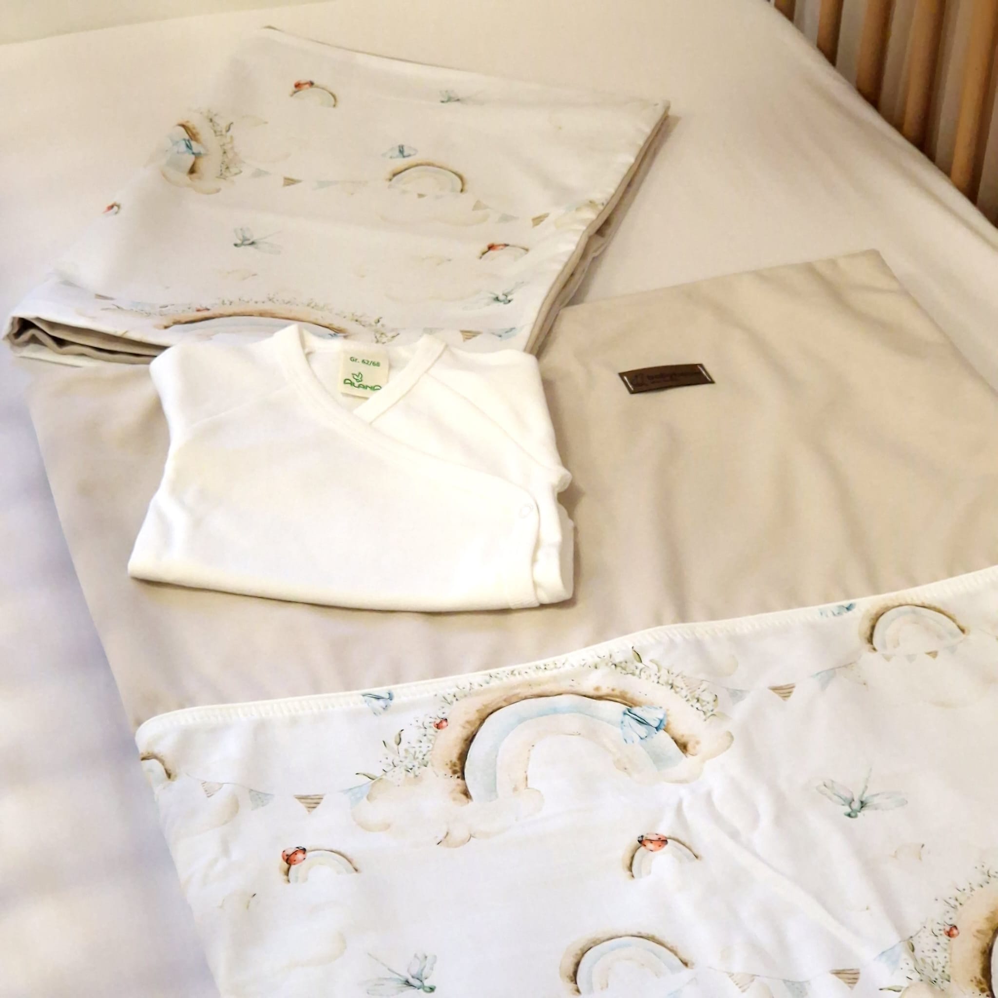 Bettwäsche „cutout“ ohne Rüschen | Wolken & Regenbogen mit Samt Natural | 100 x 135/60 x 40 cm