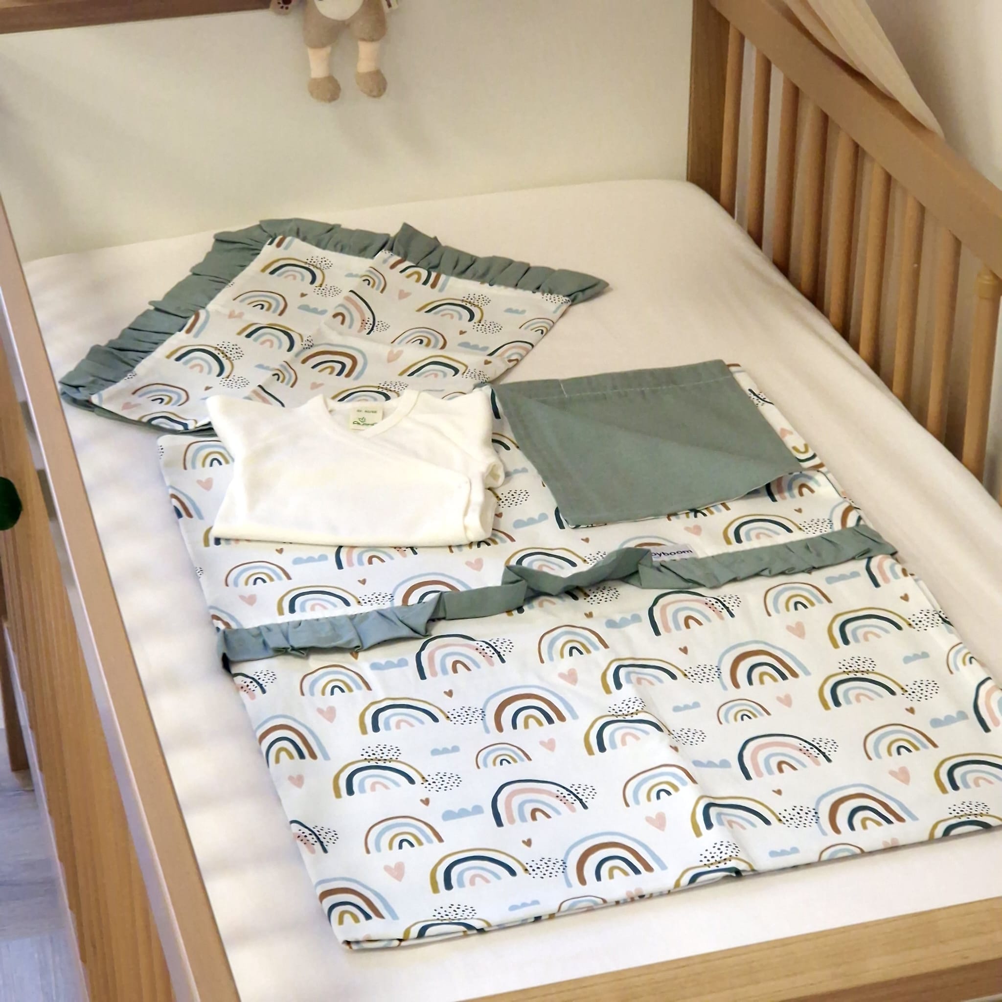 Bettwäsche mit Rüschen | Premium Baumwolle | Regenbogen & Salbeigrün | 100 x 135/60 x 40 cm