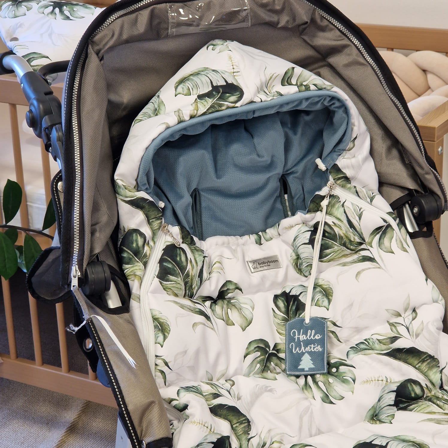 Winterfußsack inkl. Handmuff | Salbeigrün & Monsterblätter