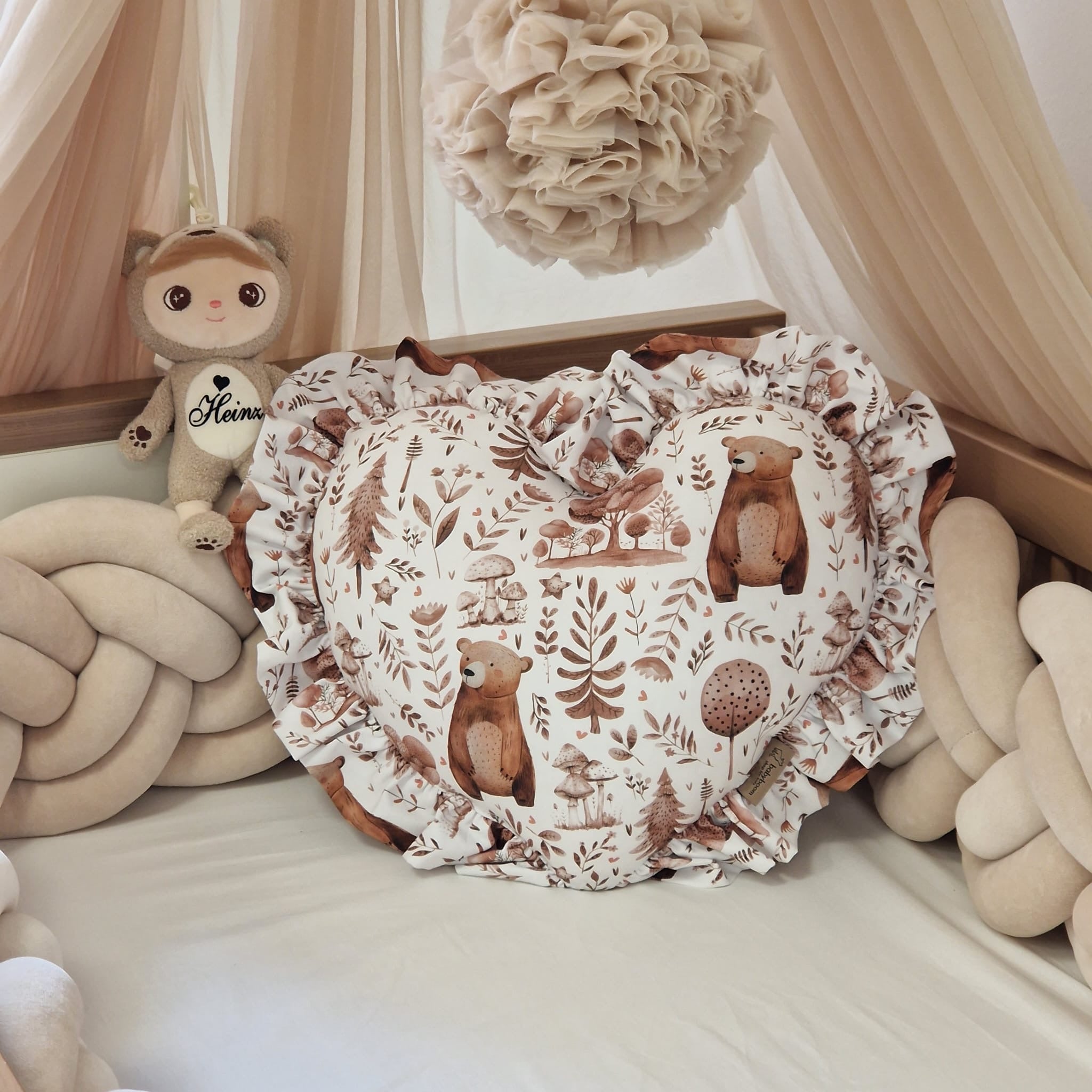Luxus Herzkissen "Gajka" mit Rüschen | Premium Baumwolle | Bärenwald