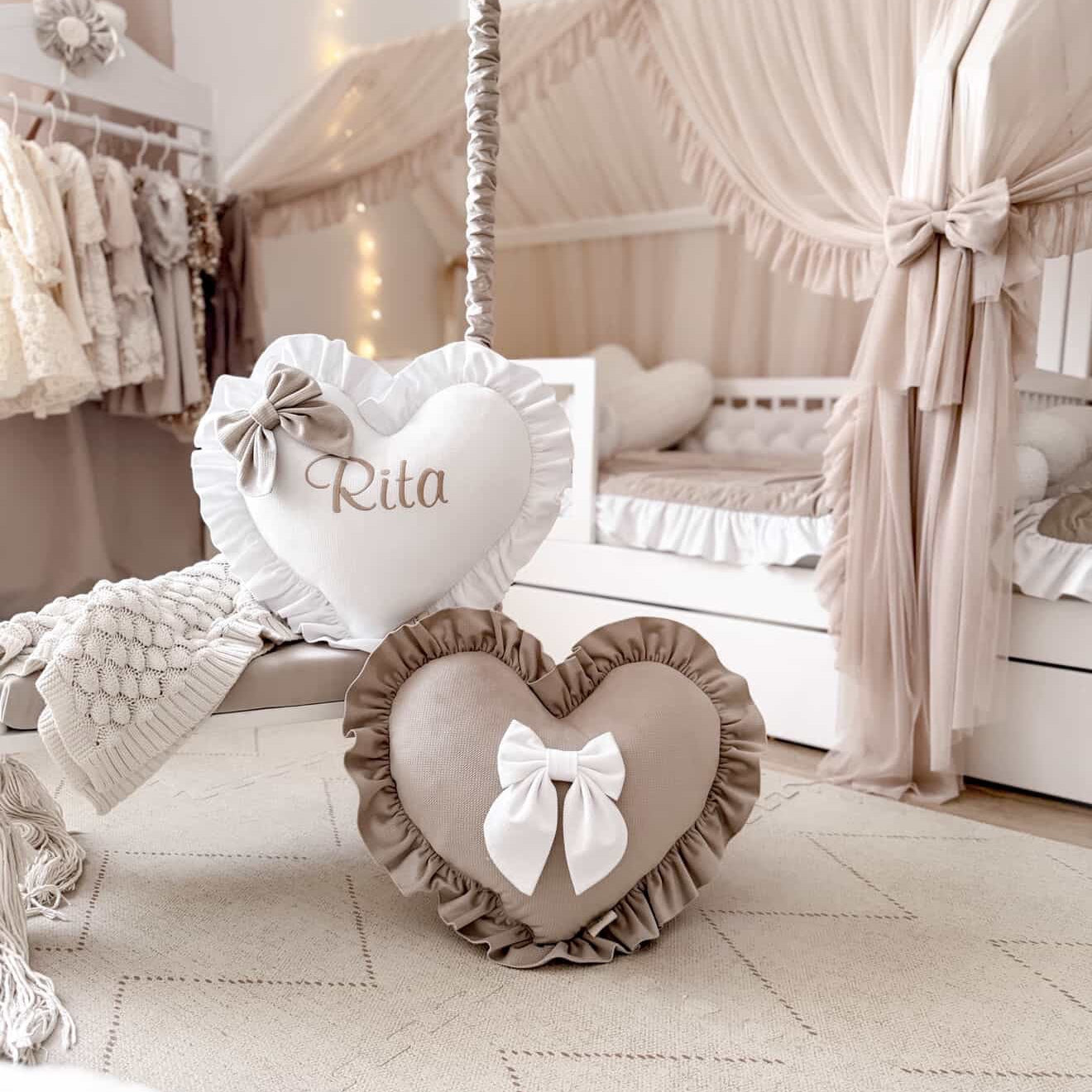 Dekokissen Herz mit Schleife | Samt