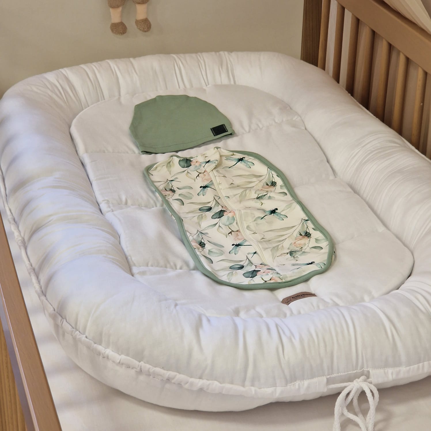 Pucksack für Neugeborene & Frühchen | Premium Jersey-Stoff inkl. eine Baby-Mütze | Eukalyptus & Salbeigrün