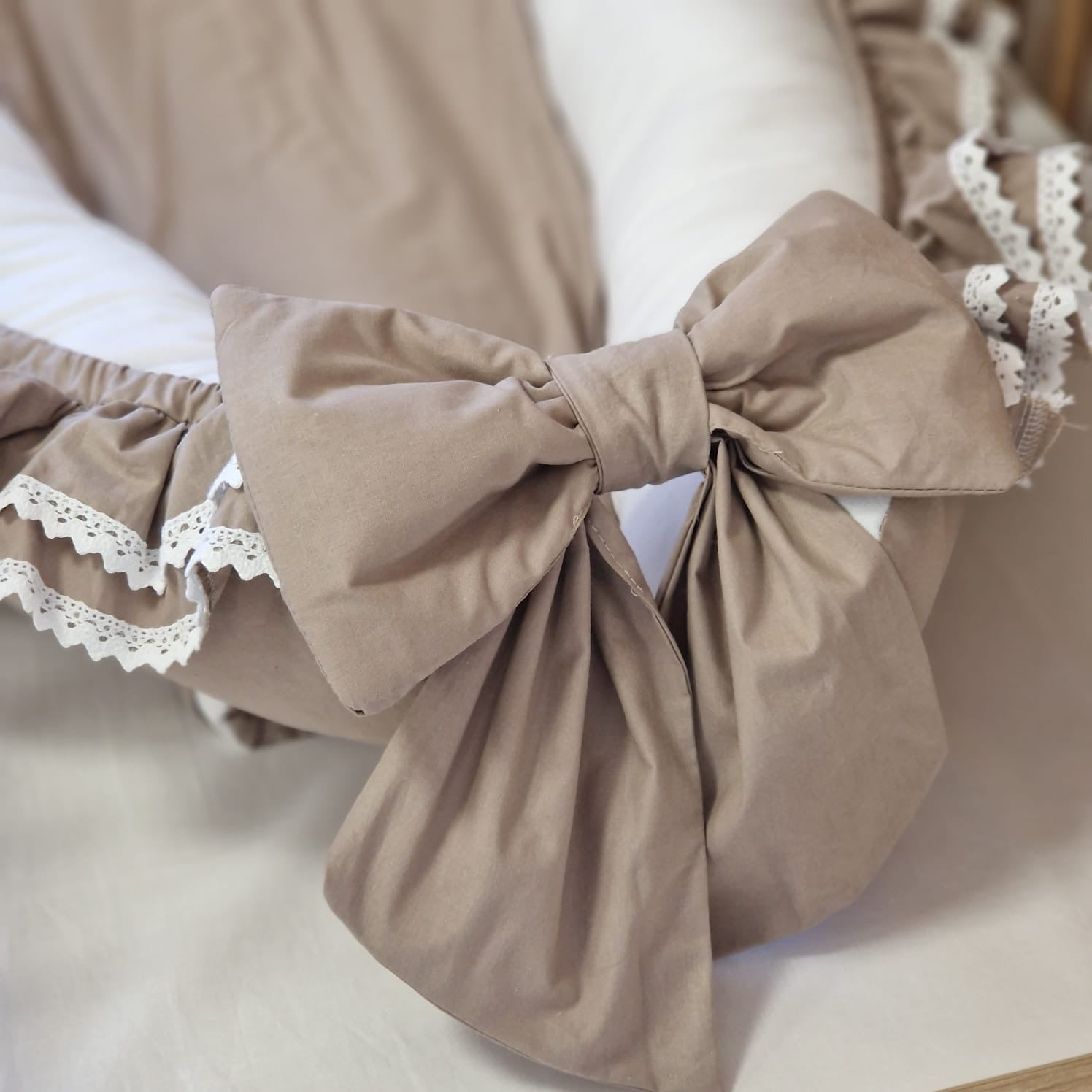 Babynest ROMANTIC mit Rüschen & weißer Spitze | Baumwolle