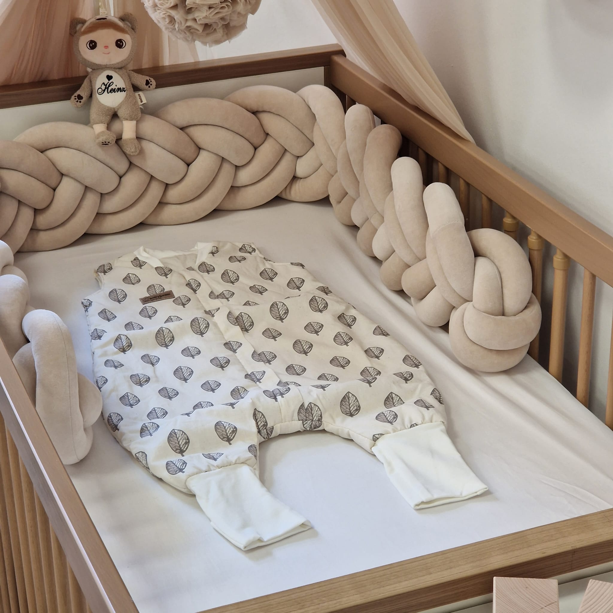 Drehbarer Ganzjahres-Schlafsack | Schlummersack mit umklappbaren Füßen | Bio-Baumwolle | Blätter | 80 cm | 1,0 TOG