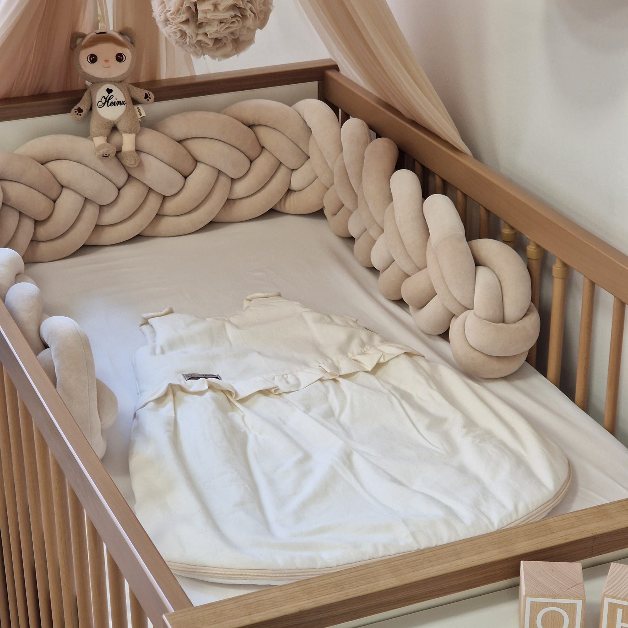 Schlummersack in Birnenform mit Rüschen | organische Bio-Baumwolle | Vanille | 73 cm