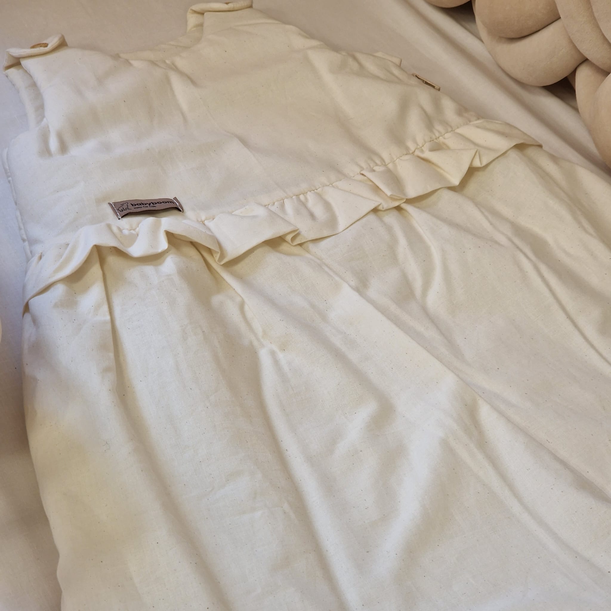 Schlummersack in Birnenform mit Rüschen | organische Bio-Baumwolle | Vanille | 73 cm