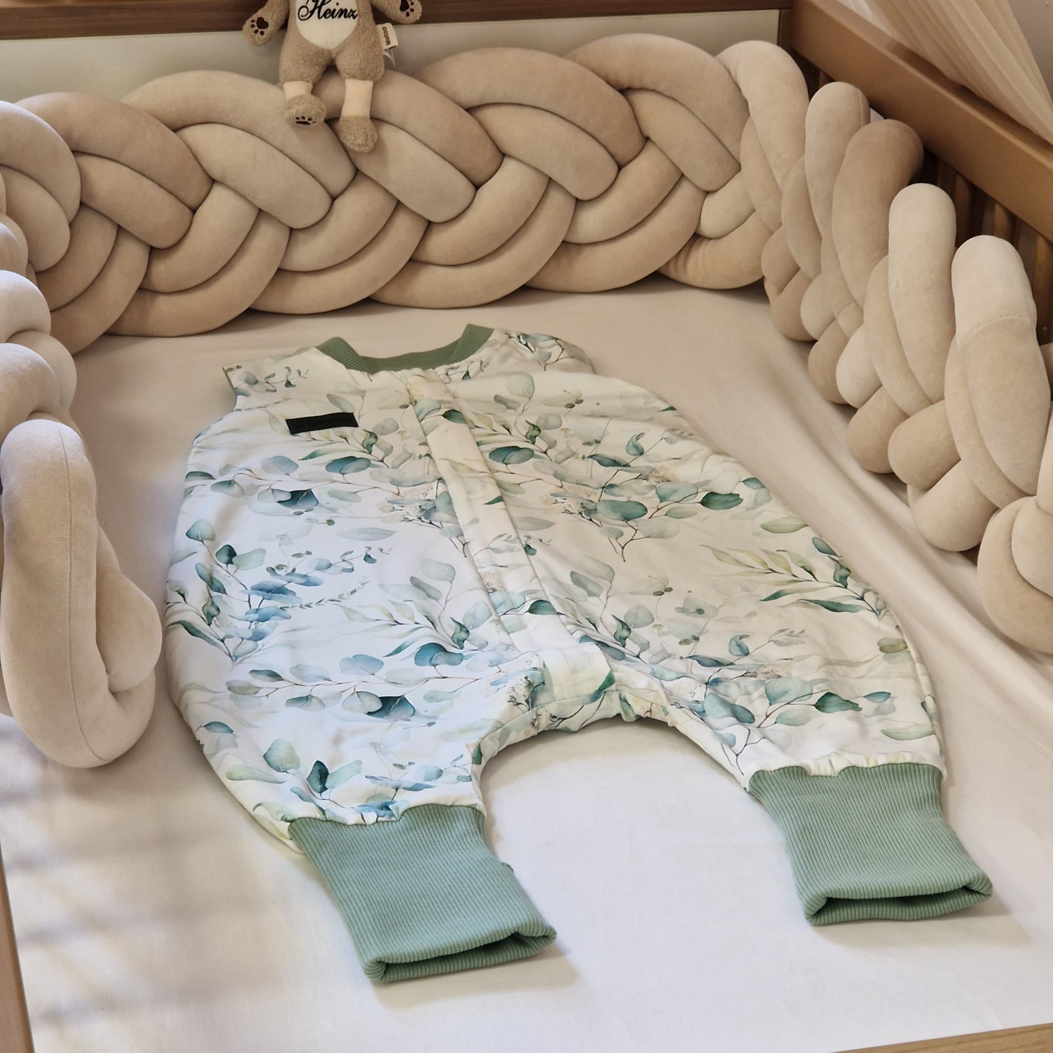 Drehbarer Ganzjahres-Schlafsack | Schlummersack mit Füßen | Eukalyptus & Salbeigrün | 80 cm | 0,5 TOG