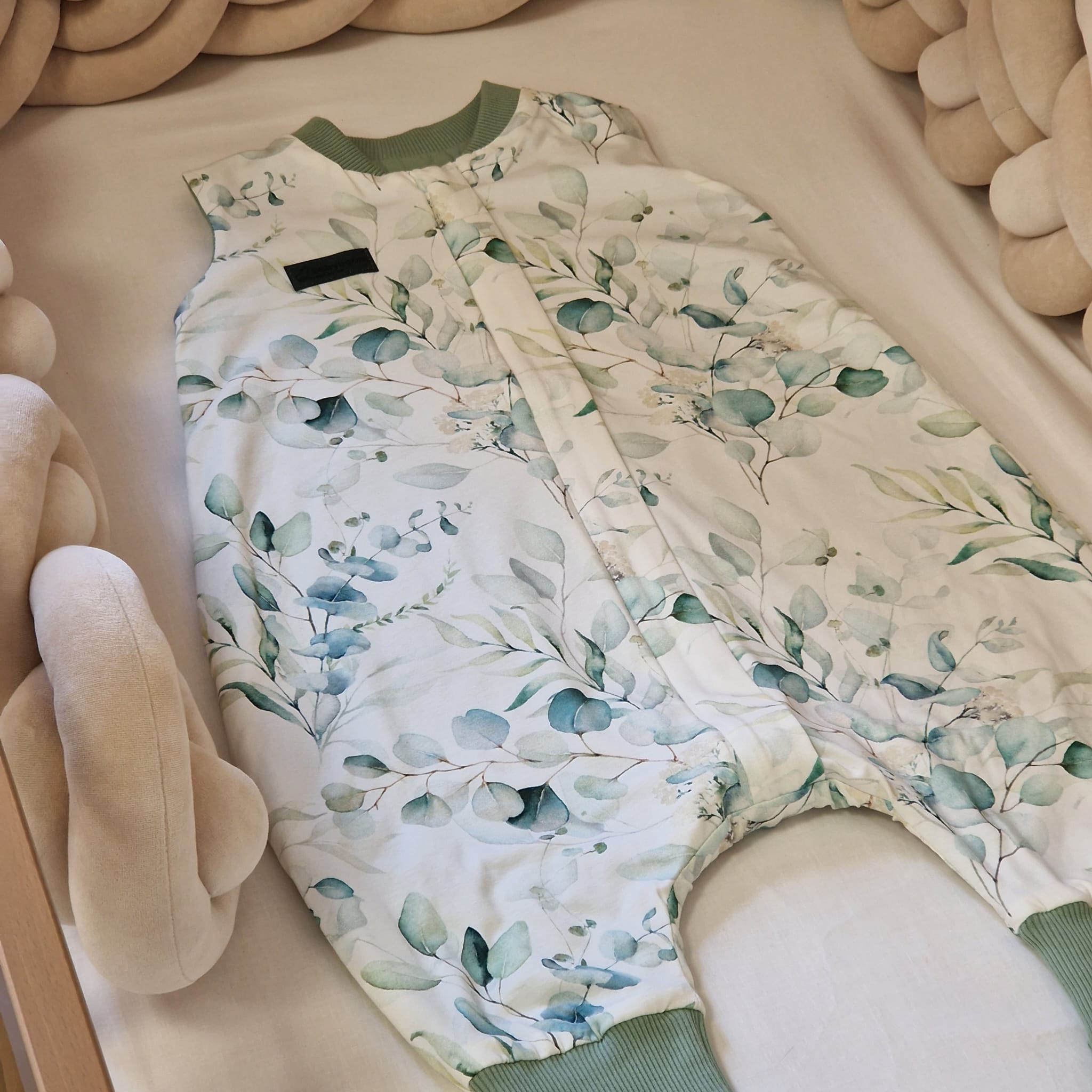 Drehbarer Ganzjahres-Schlafsack | Schlummersack mit Füßen | Eukalyptus & Salbeigrün | 80 cm | 0,5 TOG