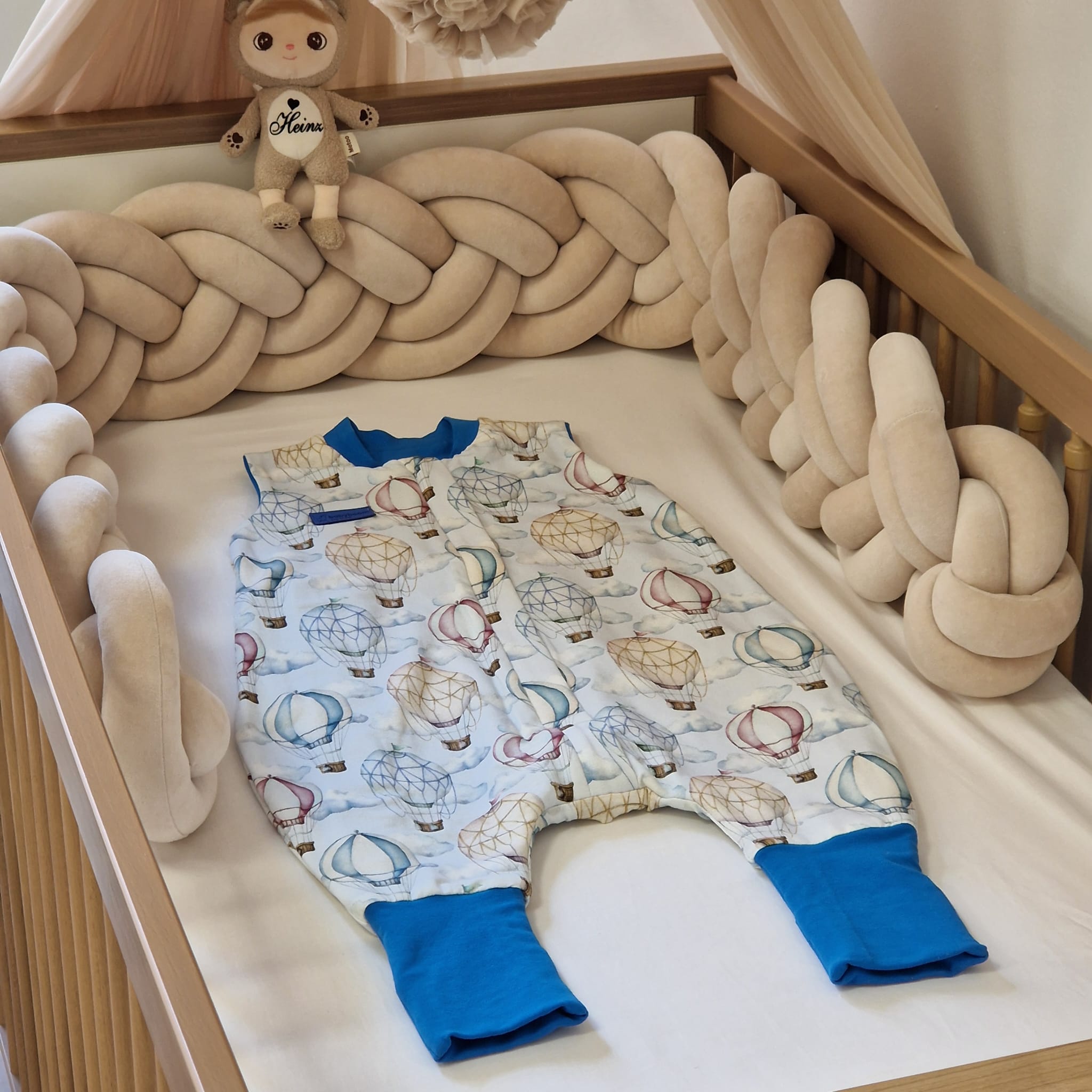 Drehbarer Ganzjahres-Schlafsack | Schlummersack mit Füßen | Heißluftballons + Blau | 80 cm | 0,5 TOG