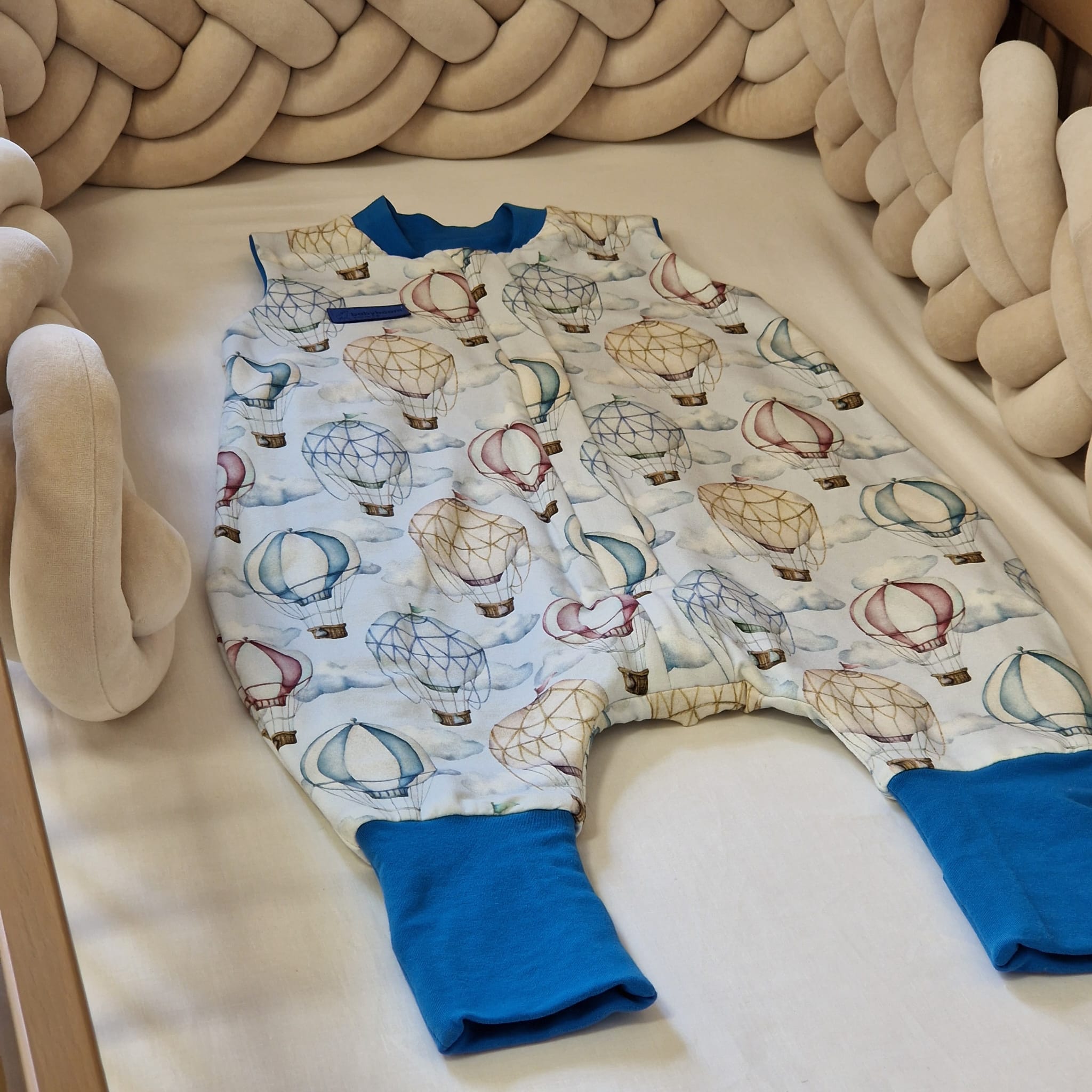 Drehbarer Ganzjahres-Schlafsack | Schlummersack mit Füßen | Heißluftballons + Blau | 80 cm | 0,5 TOG