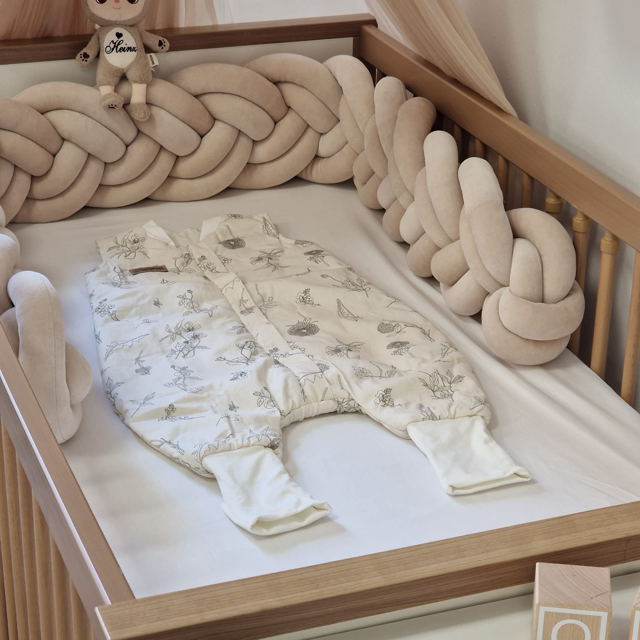 Drehbarer Ganzjahres-Schlafsack | Schlummersack mit umklappbaren Füßen | Bio-Baumwolle | Feldblumen | 80 cm | 1,0 TOG