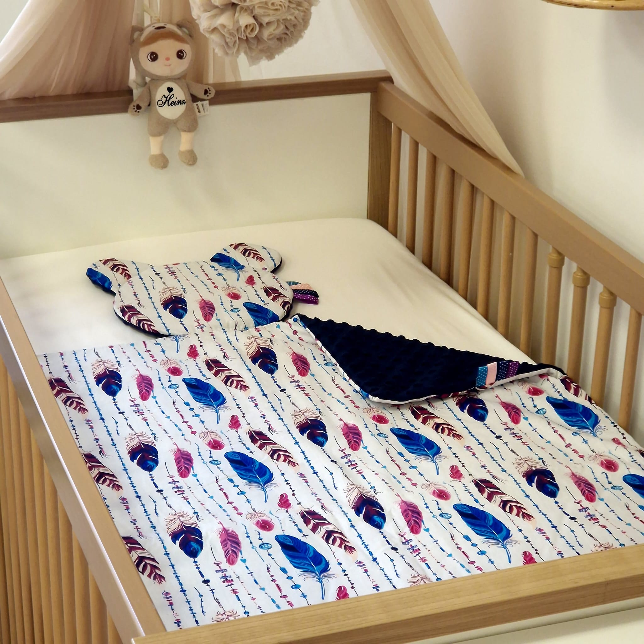 Decke mit Kissen im Set | Minky Dunkelblau mit Baumwolle bunte Federn