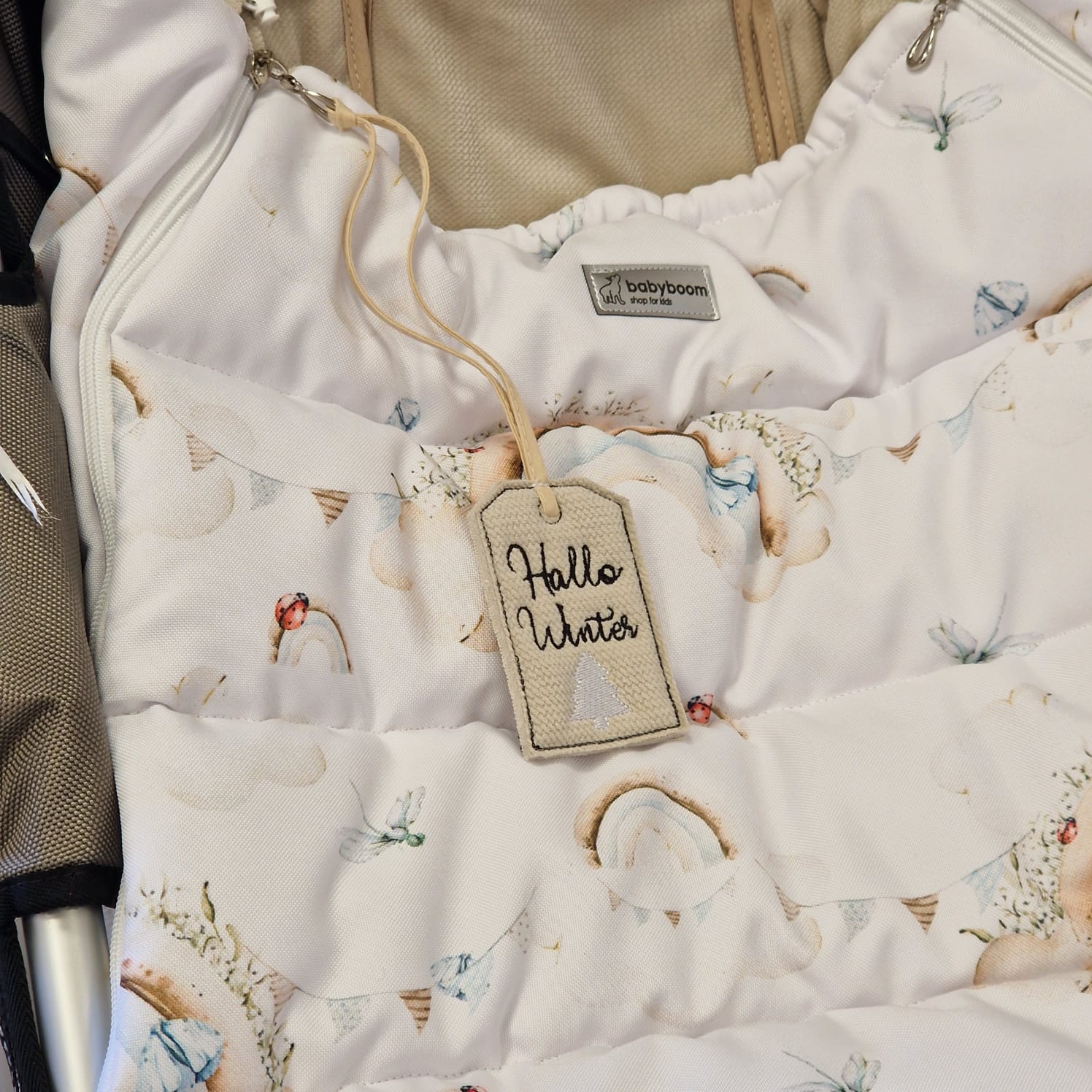 Winterfußsack inkl. Handmuff | Beige mit Wolken & Regenbogen