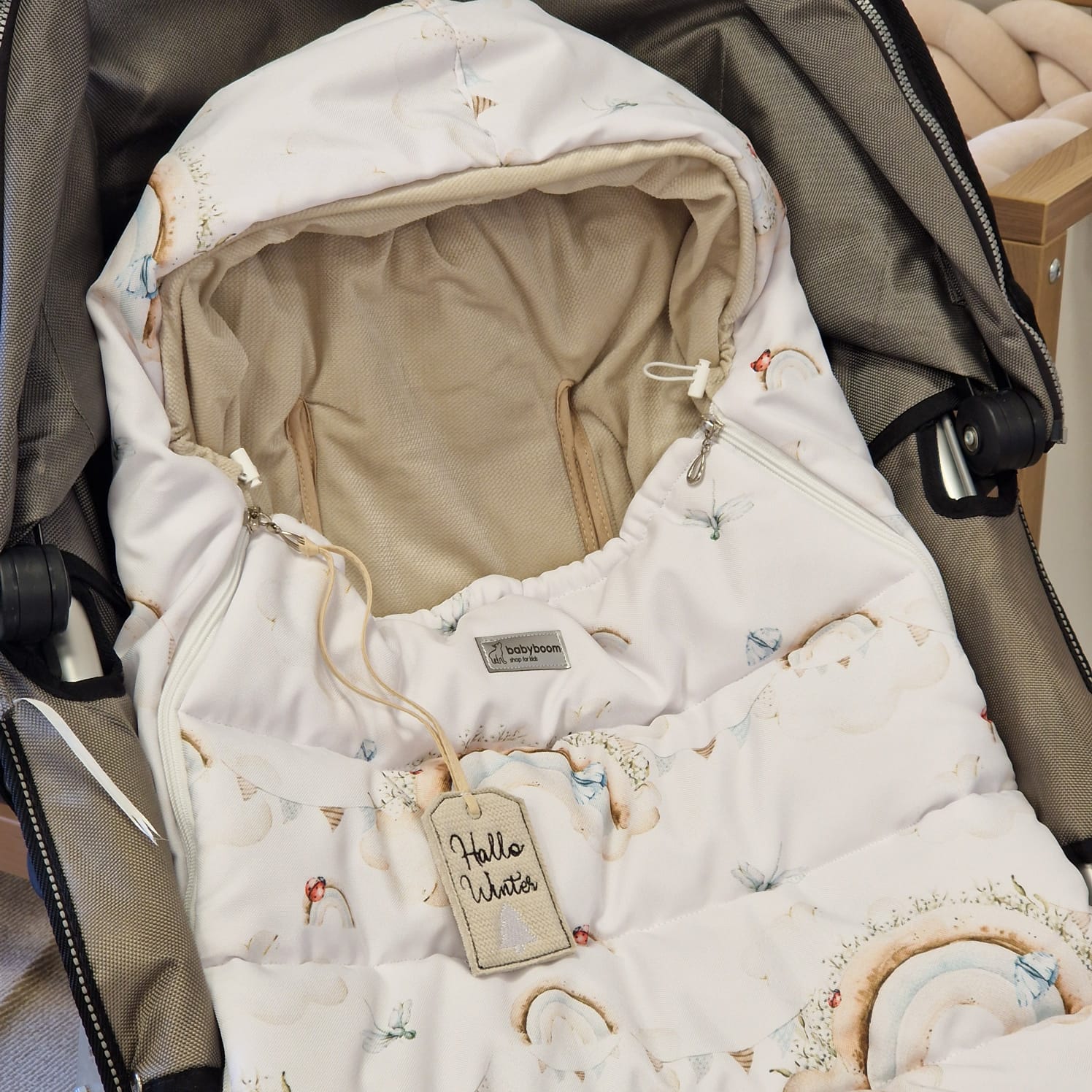 Winterfußsack inkl. Handmuff | Beige mit Wolken & Regenbogen