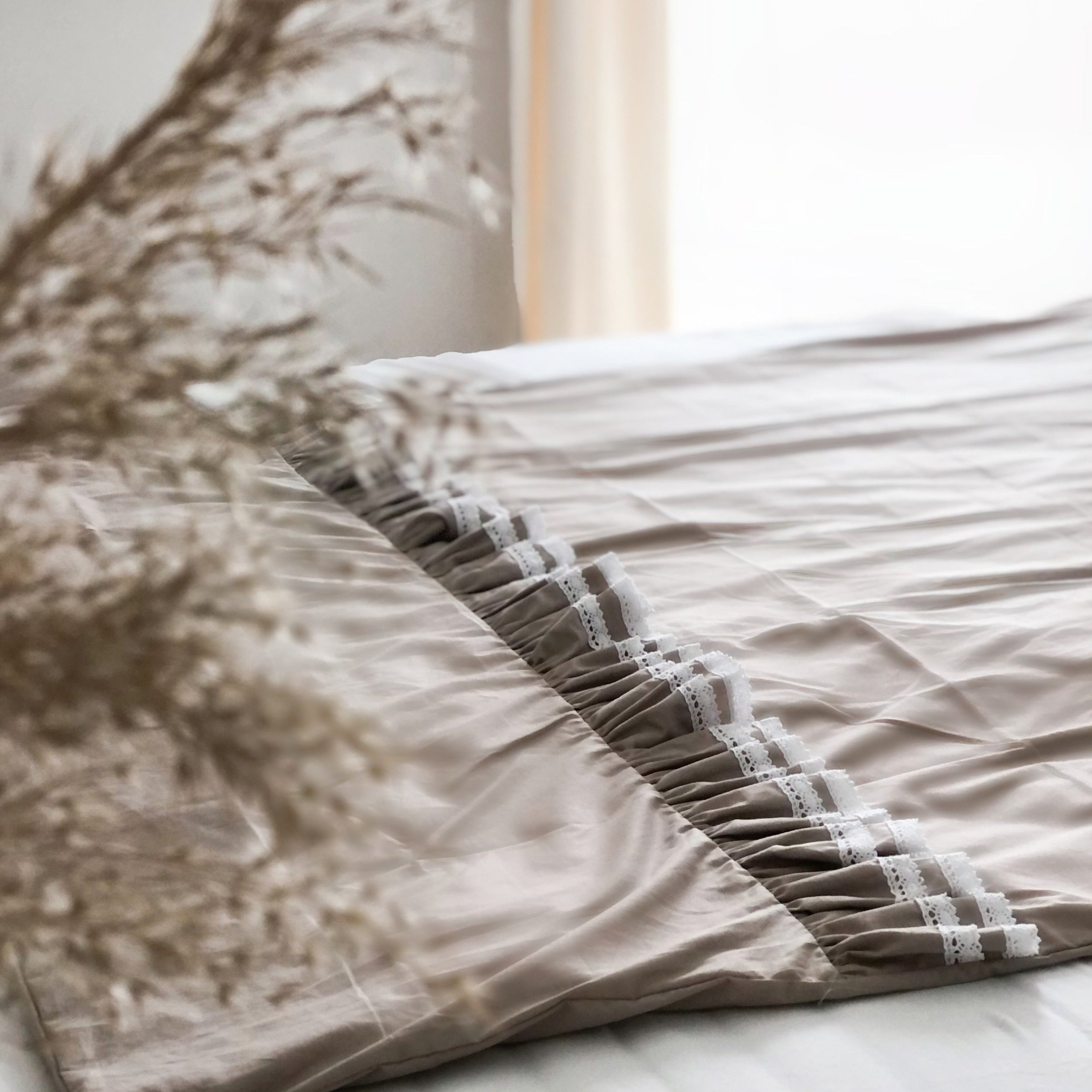 Erwachsenen Bettwäsche ROMANTIC mit Rüschen & weißer Spitze | Baumwolle