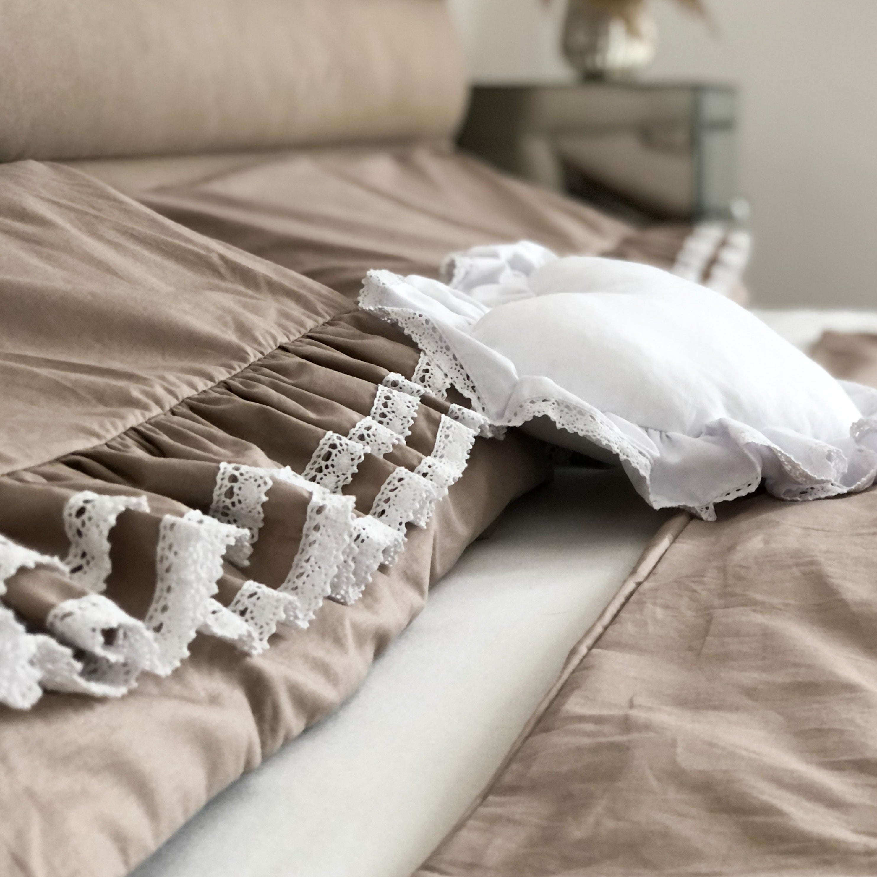 Erwachsenen Bettwäsche ROMANTIC mit Rüschen & weißer Spitze | Baumwolle