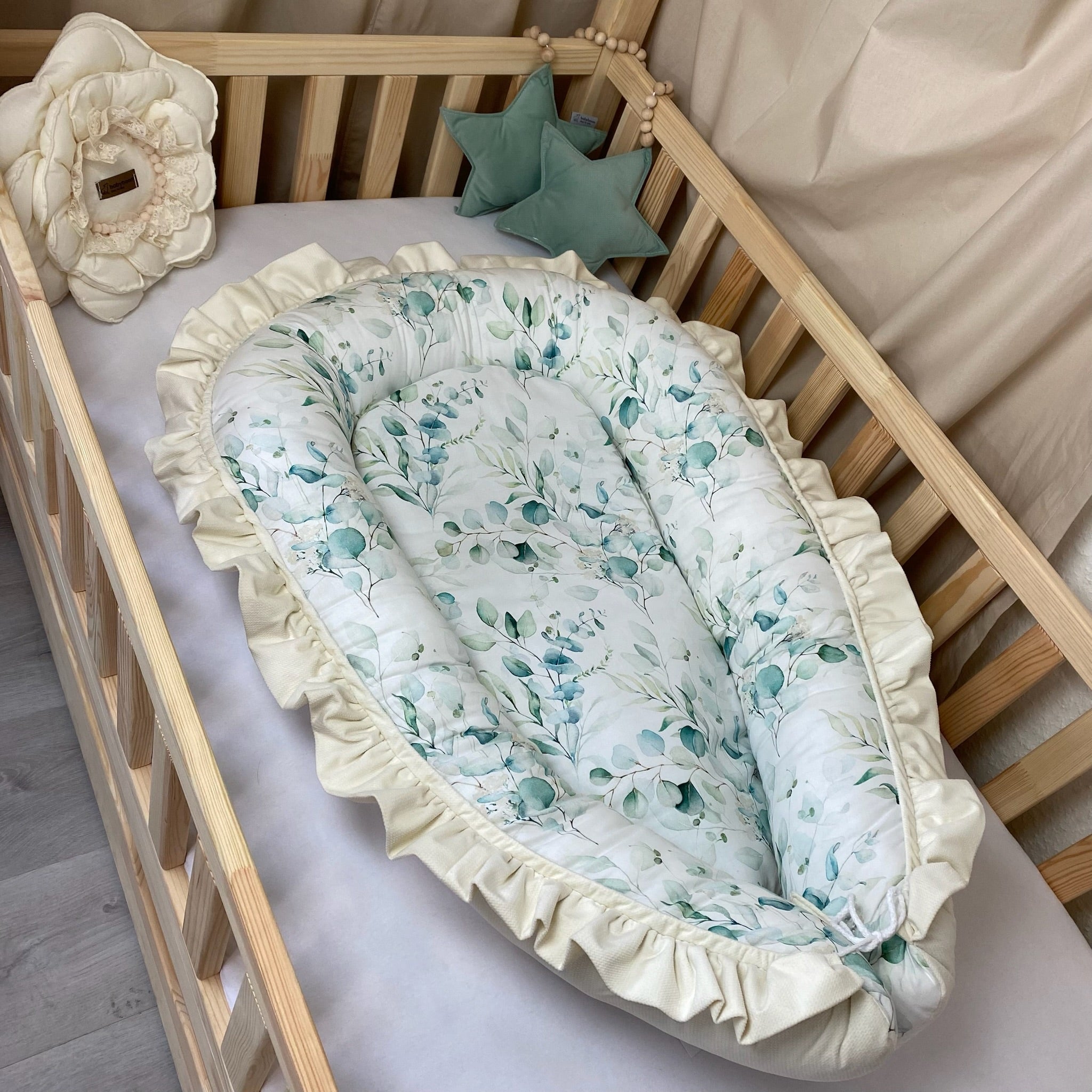 Babynest mit Rüschen | Premium Baumwolle & Samt