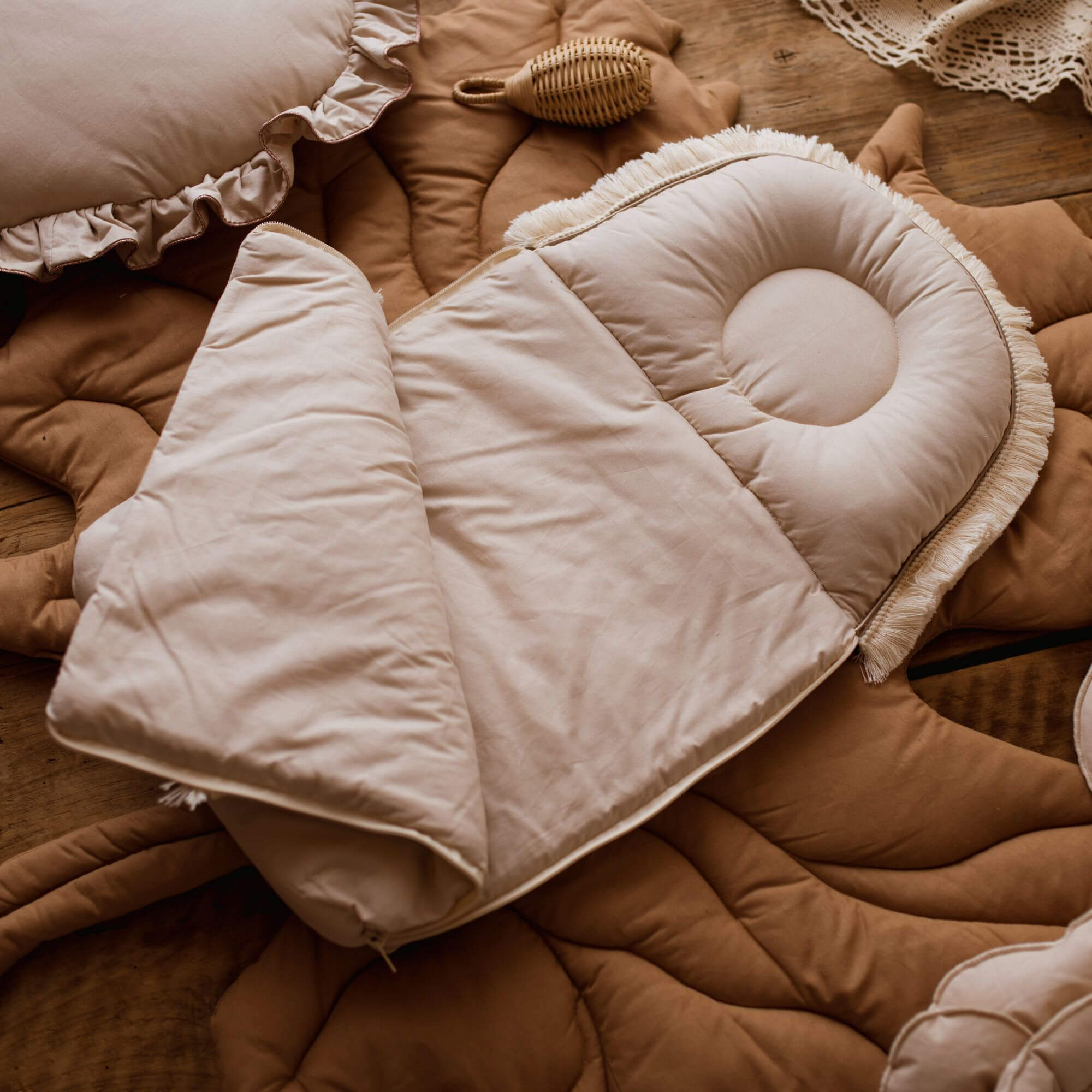 Premium Babyschlafsack ETNO mit Fransen | Farbe Natural | 30x53 cm (Frühchen) | TOG 2.5