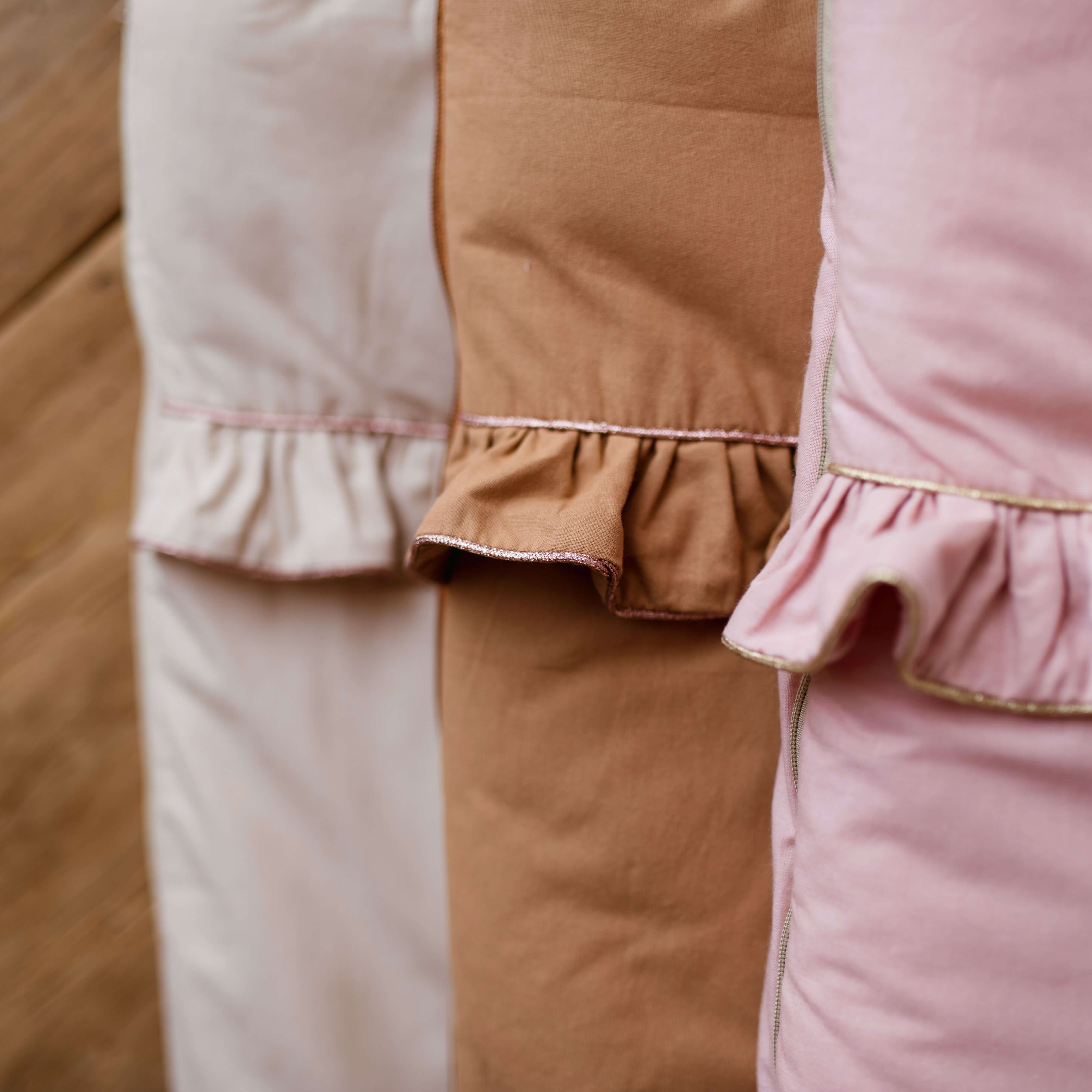 Herzkissen SHINY mit Rüschen | Baumwolle