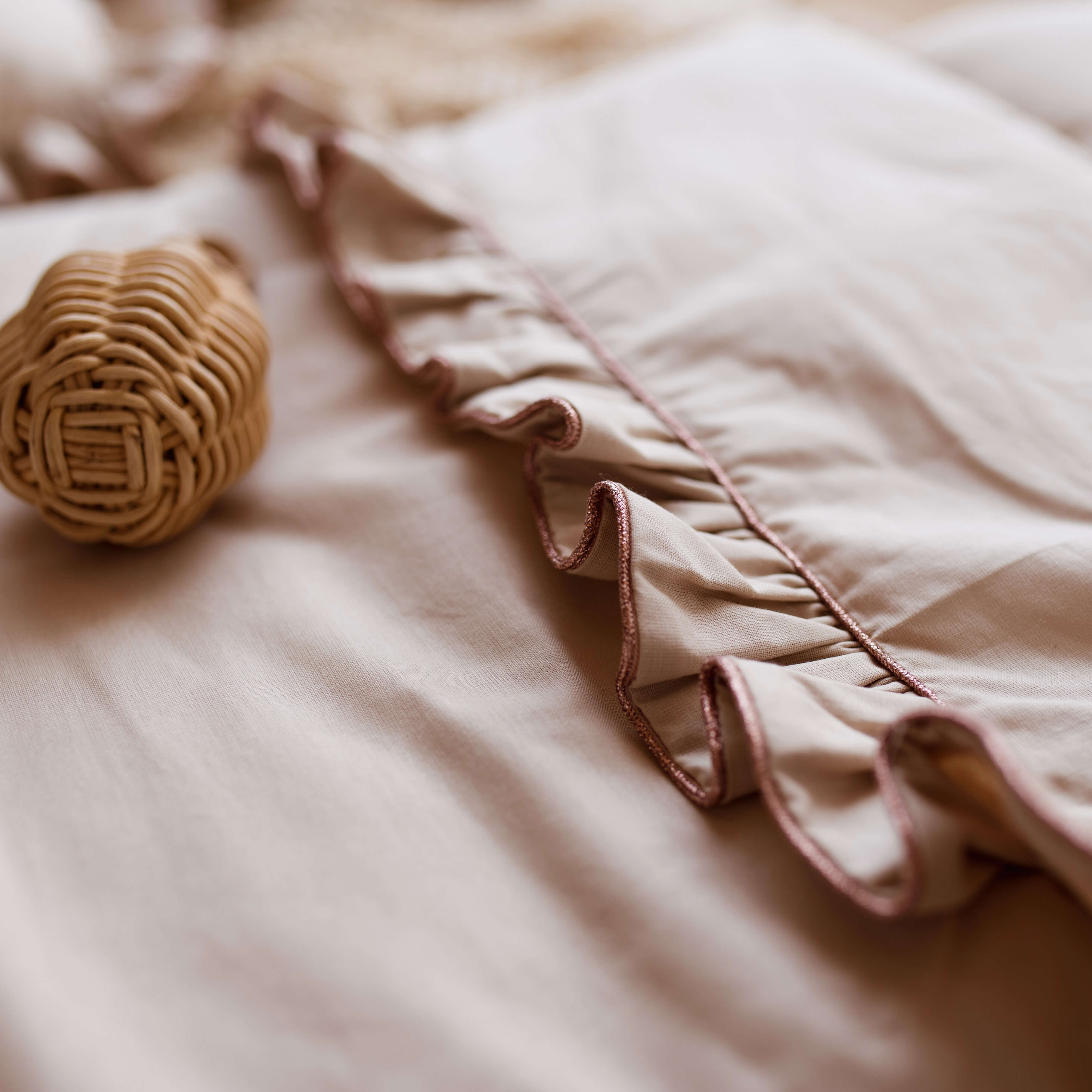 Premium Babyschlafsack SHINY mit Rüschen | Baumwolle