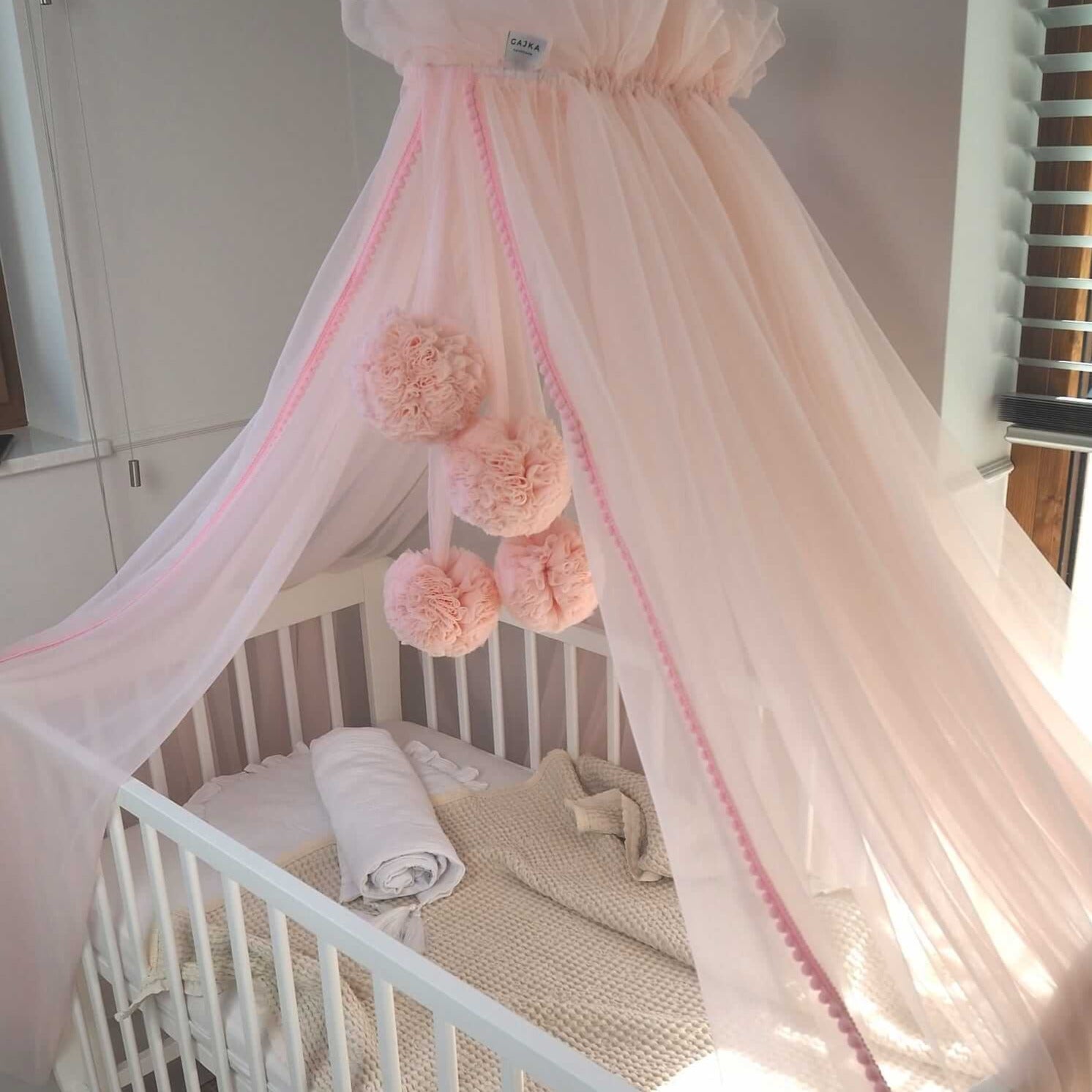 Betthimmel Gigi mit Bommelchen aus Tüll Handmade, babyboom shop for kids