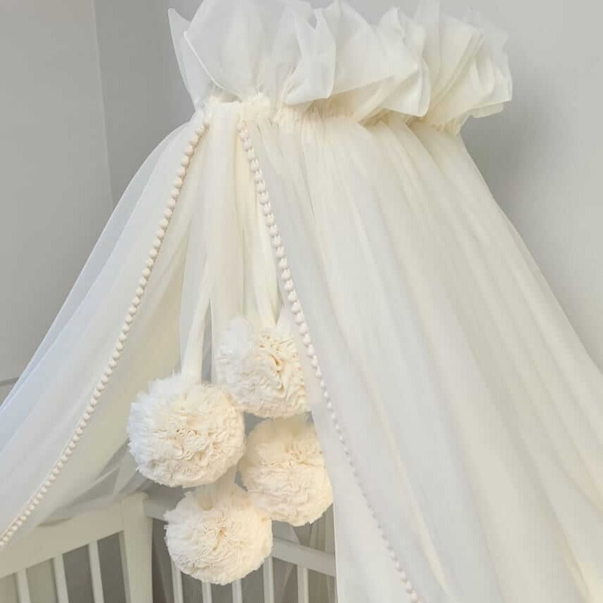 Betthimmel Gigi mit Bommelchen aus Tüll Handmade, babyboom shop for kids