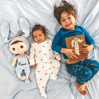 Blaues Häschen mit Geburtsdaten