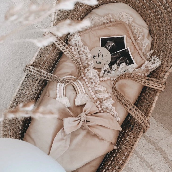 Babyhörnchen Delicious mit Spitze mit Bommel, handmade, babyboom shop for kids