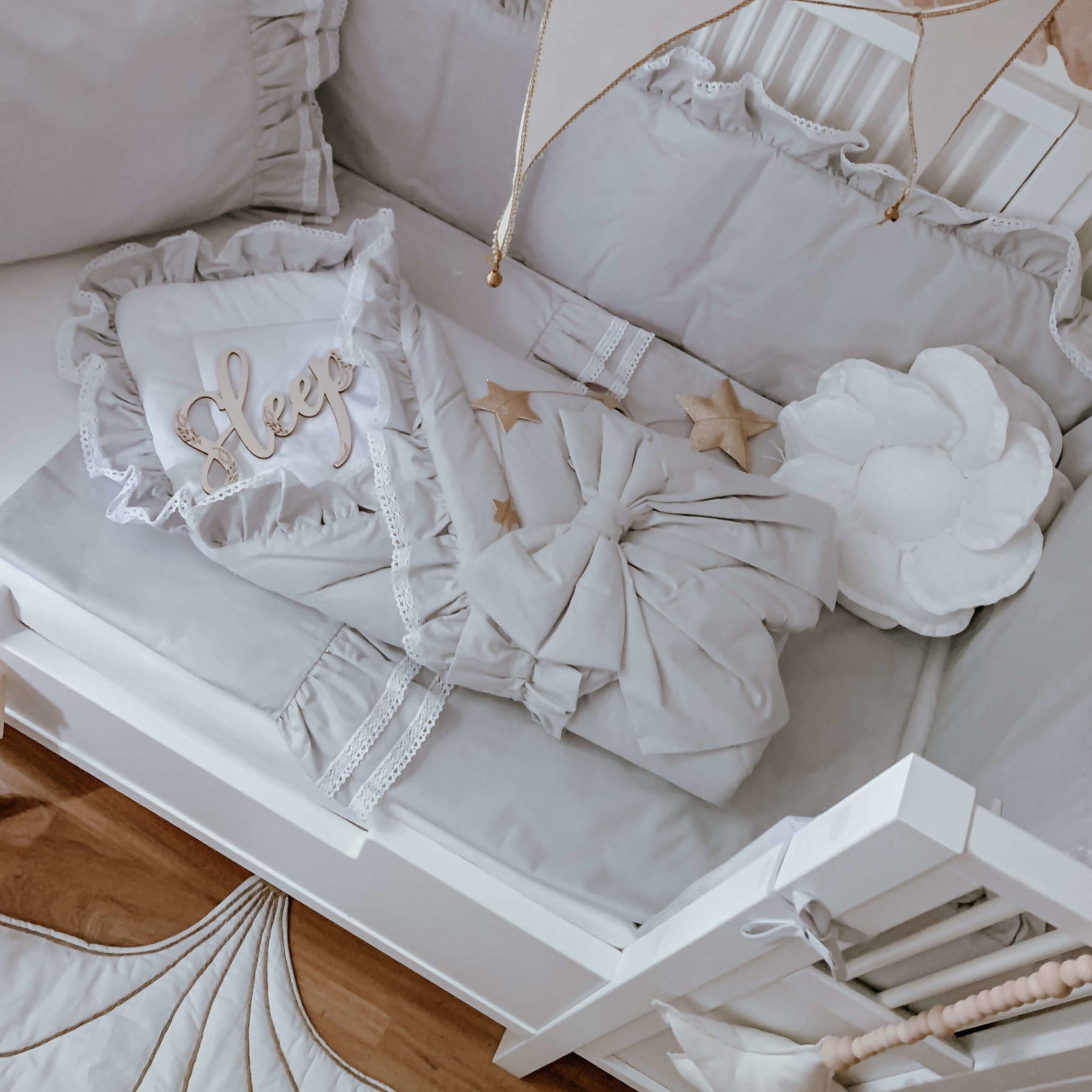 Babyhörnchen Romantic mit Rüschen und Spitze, handmade