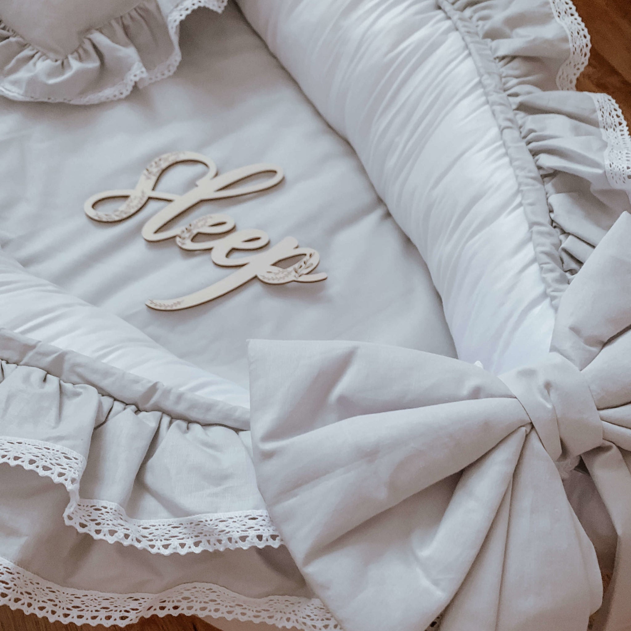 Babynestchen Romantic mit Rüschen und Spitze,handmade