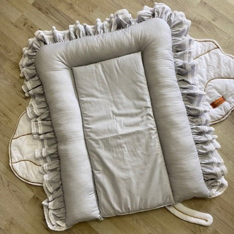 Wickelauflage ROMANTIC mit Rüschen & weißer Spitze | Baumwolle