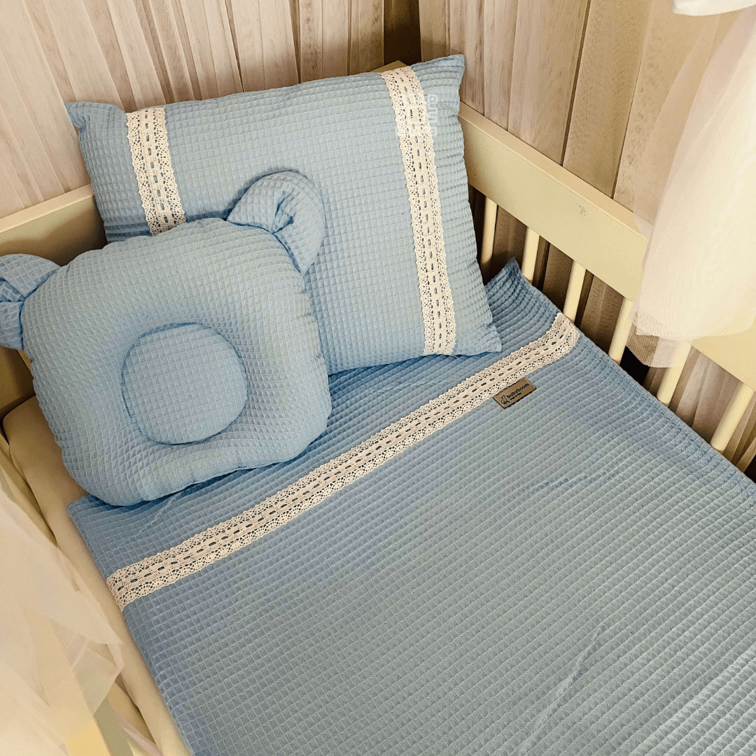 Decke mit Spitze für Babys & Kinder inkl. quadratisches Kissen – aus Waffelpique, handmade, babyboom shop for kids