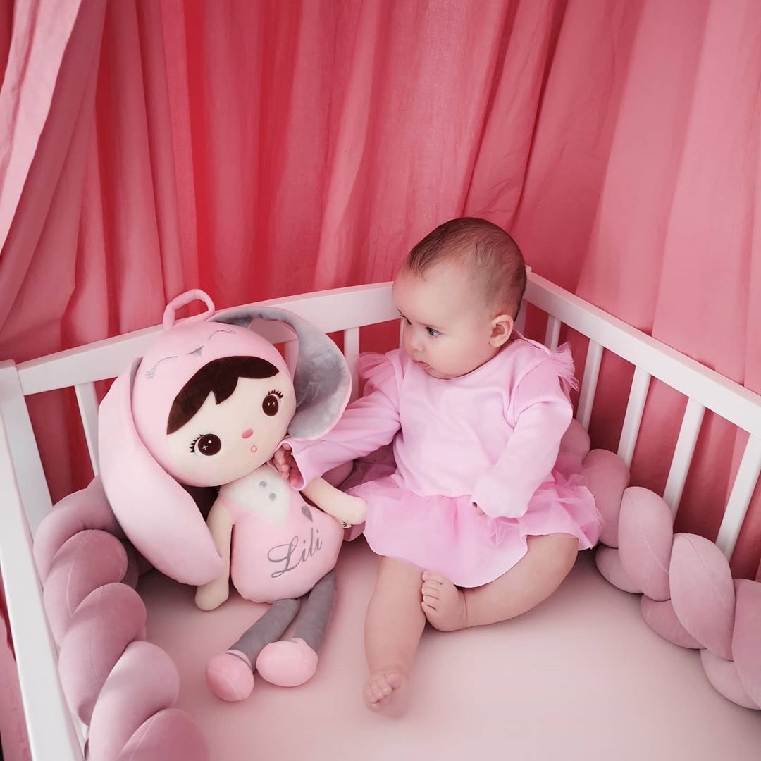 Rosa Häschen mit Geburtsdaten