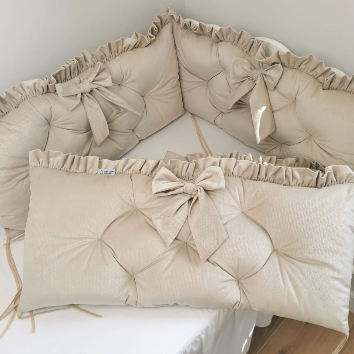 Luxus Bettumrandung mit Rüschen | Premium Baumwolle