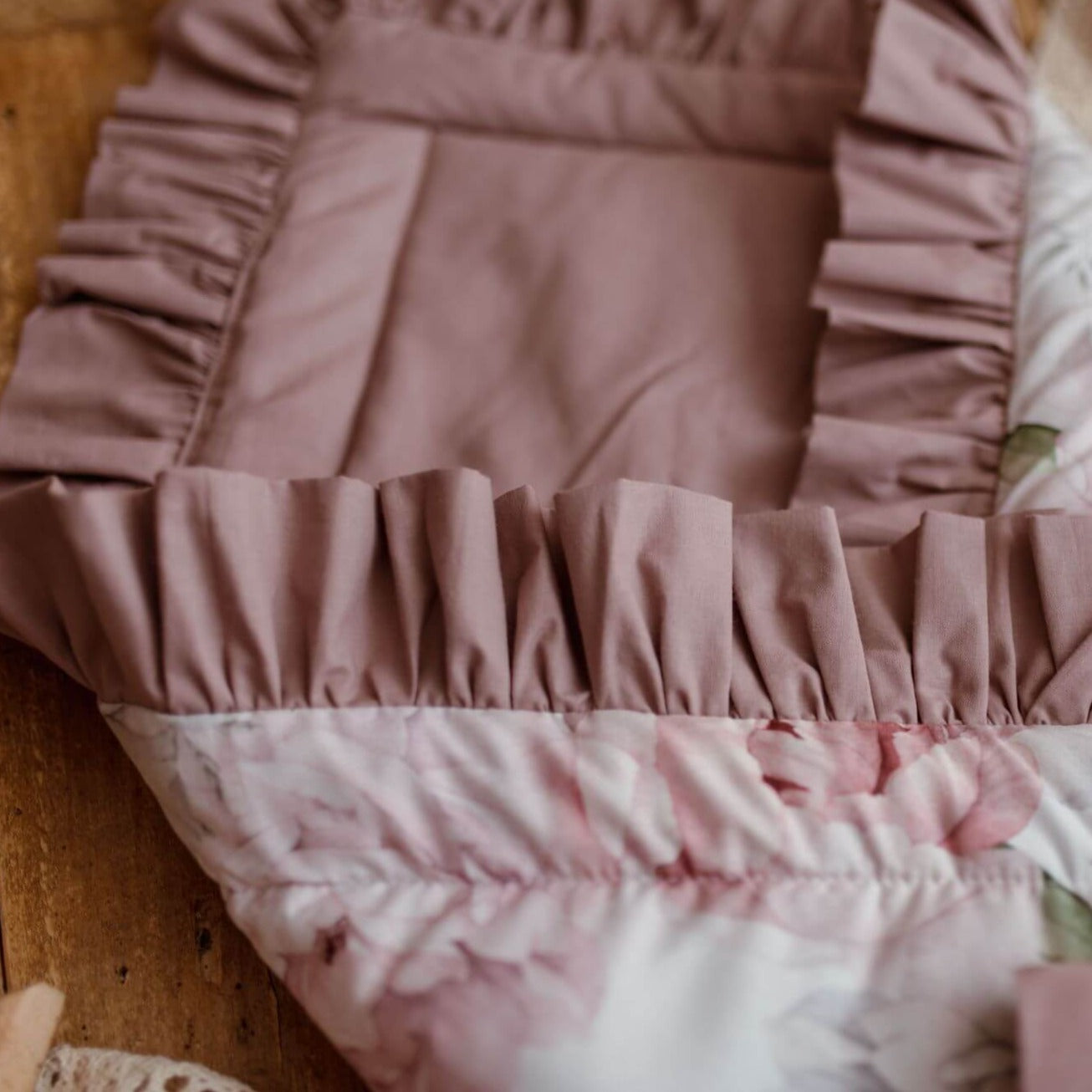 Babyhörnchen mit Rüschen inkl. Kissen | Premium Baumwolle