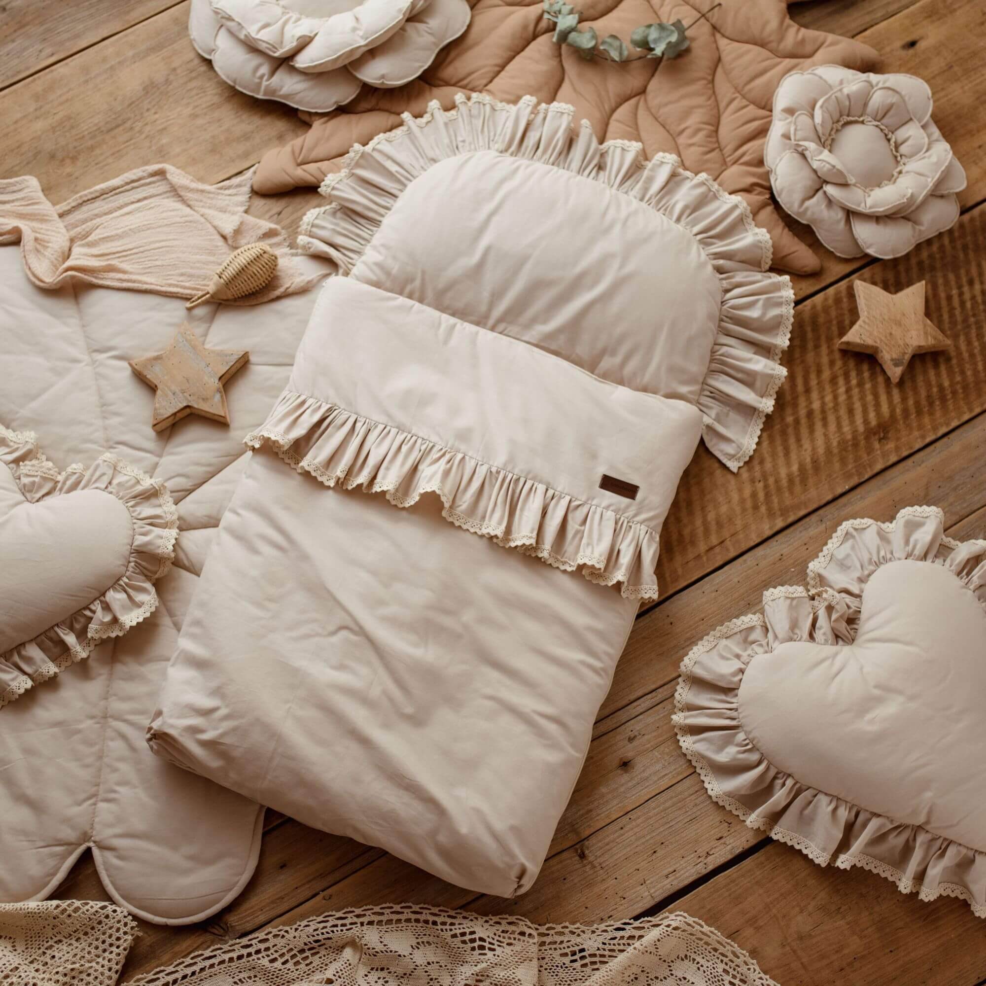 Flacher Schlafsack RETRO ROMANTIC mit Rüschen & beige Spitze | Baumwolle