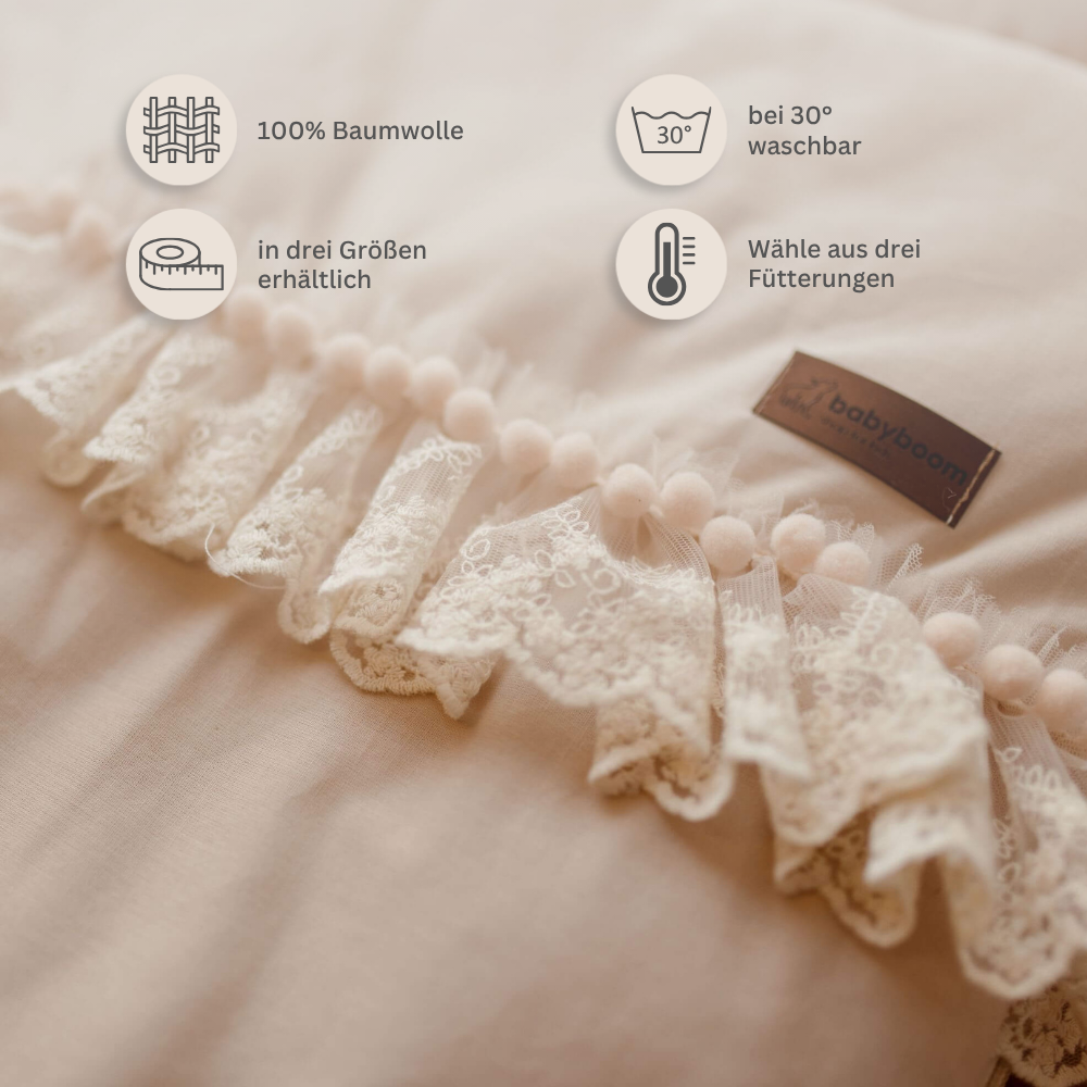 Premium Babyschlafsack Delicious mit Spitze & Bommelchen | Baumwolle