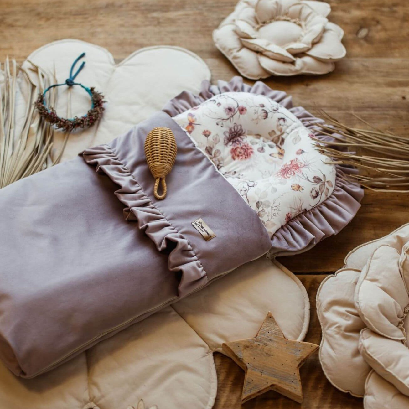 Premium Babyschlafsack mit Rüschen | Premium Baumwolle "Retro Butterfly" & Samt Opal | 75 cm | TOG 2.5