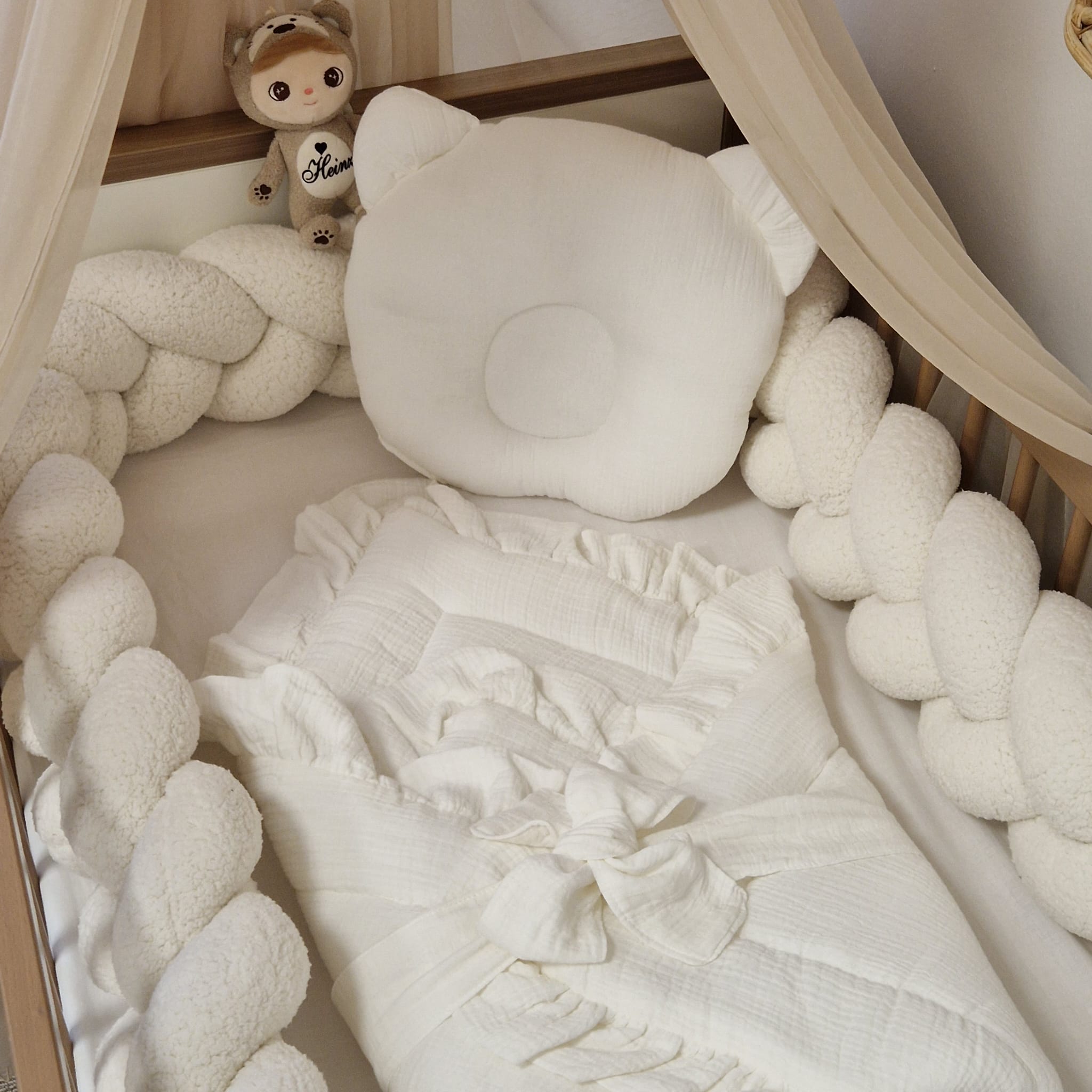 Babyhörnchen mit Rüschen inkl. Kissen | Musselin