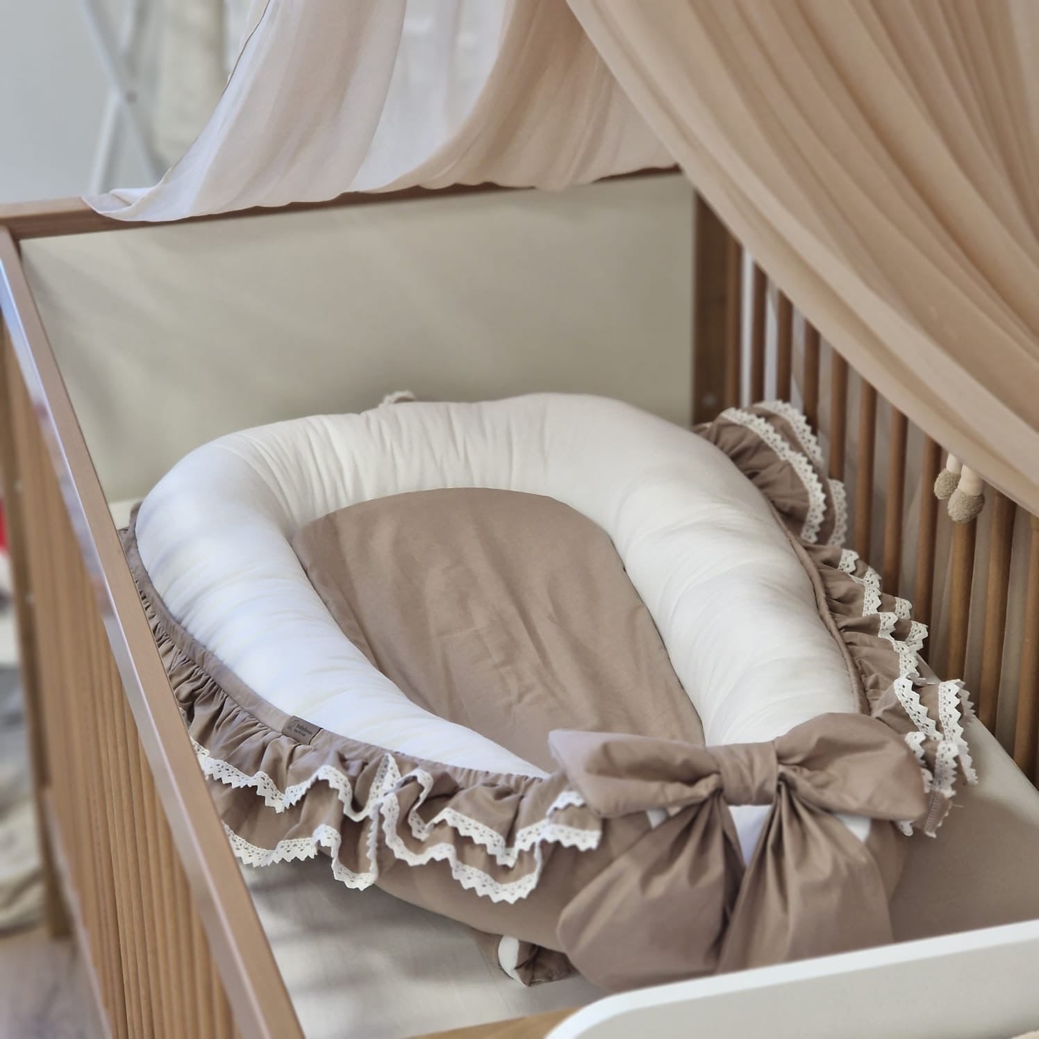 Babynest ROMANTIC mit Rüschen & weißer Spitze | Baumwolle